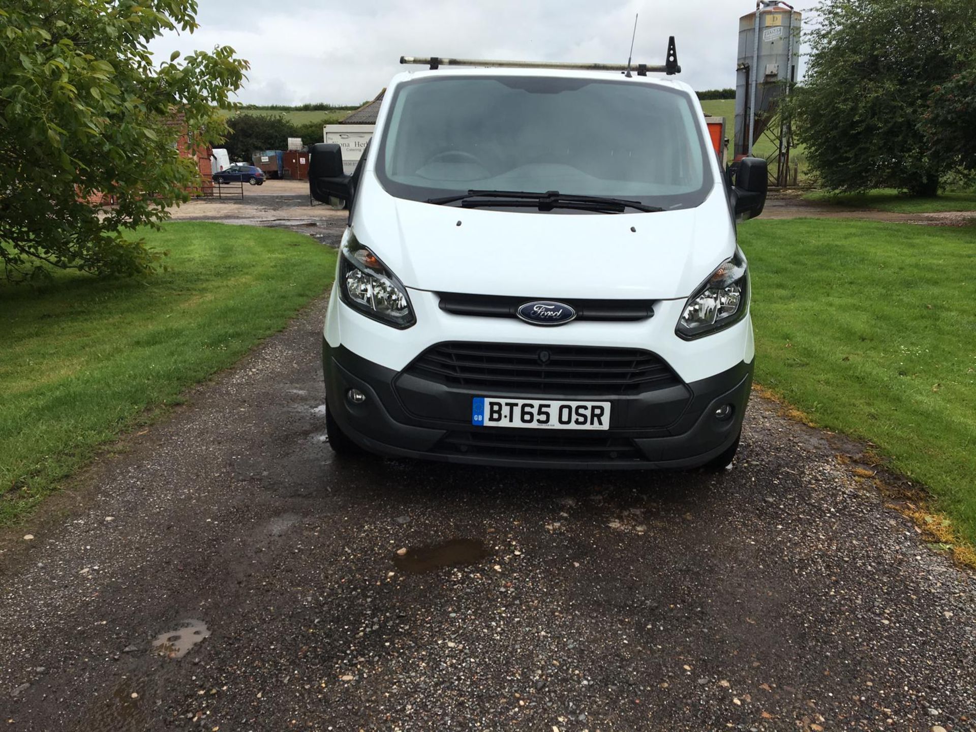 2015/65 REG FORD TRANSIT CUSTOM 270 ECO-TECH 2.2 DIESEL WHITE PANEL VAN, SHOWING 0 FORMER KEEPERS - Image 2 of 14