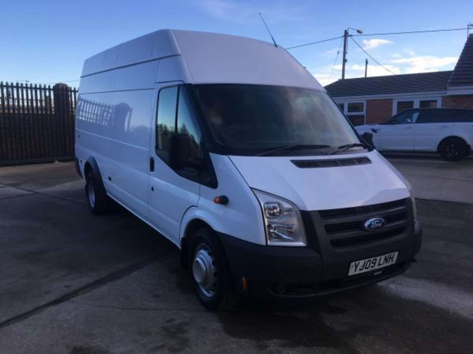 2009/09 REG FORD TRANSIT 115 T460 RWD JUMBO VAN WITH COMPRESSOR & GENERATOR, AIR CON *PLUS VAT*