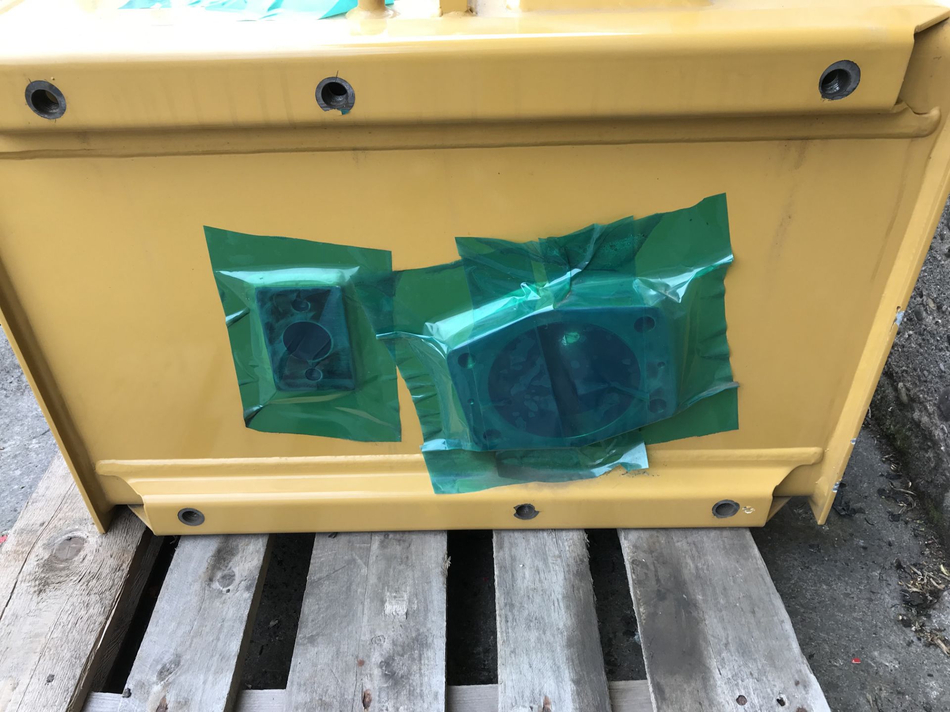 BRAND NEW UNUSED CAT EXCAVATOR HYDRAULIC TANK TO FIT CAT 326/329 EXCAVATOR *PLUS VAT* - Image 4 of 5