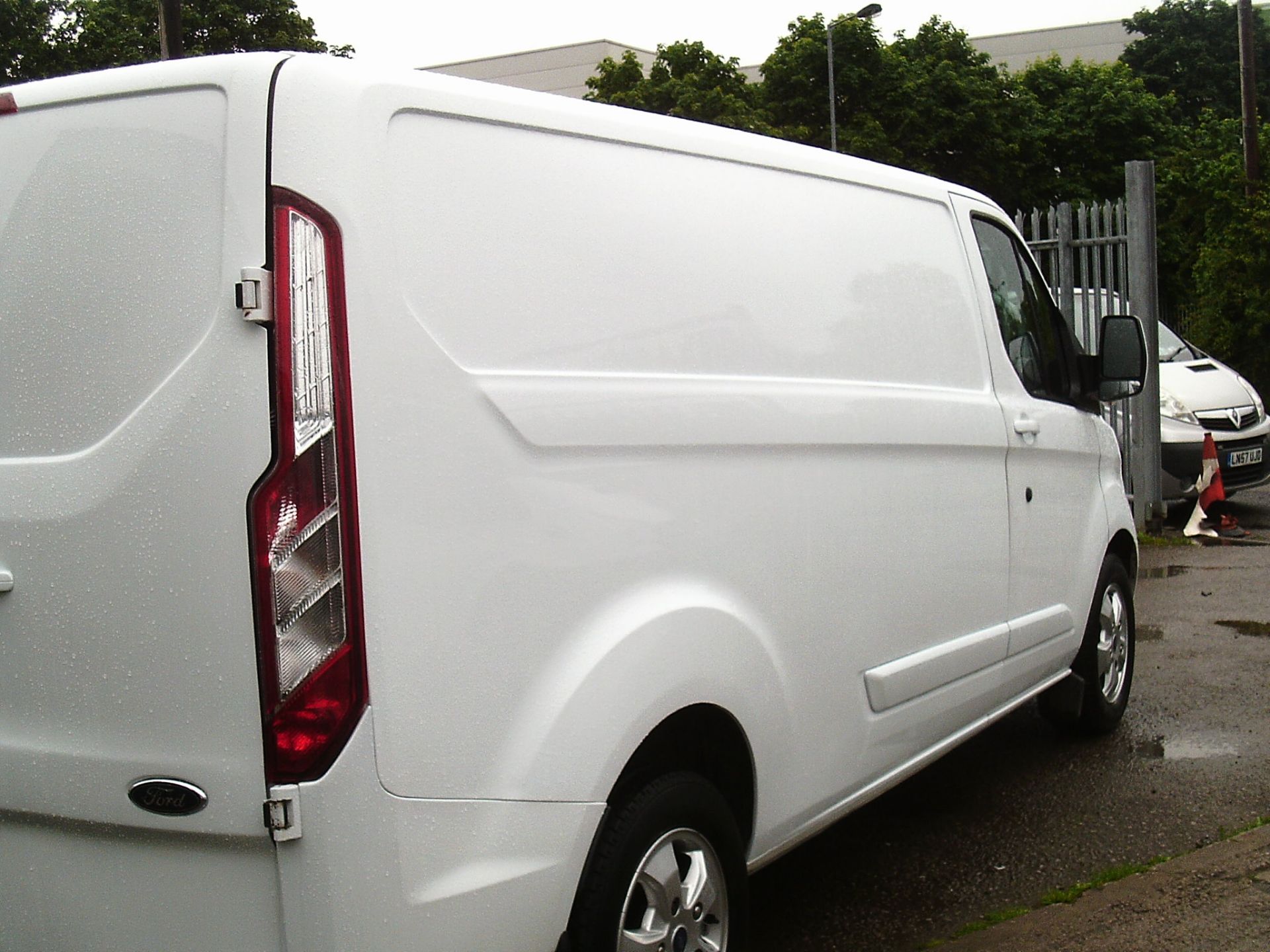 2017/67 REG FORD TRANSIT CUSTOM 290 LIMITED LWB 2.0 DIESEL WHITE PANEL VAN, SHOWING 0 FORMER KEEPERS - Image 6 of 11