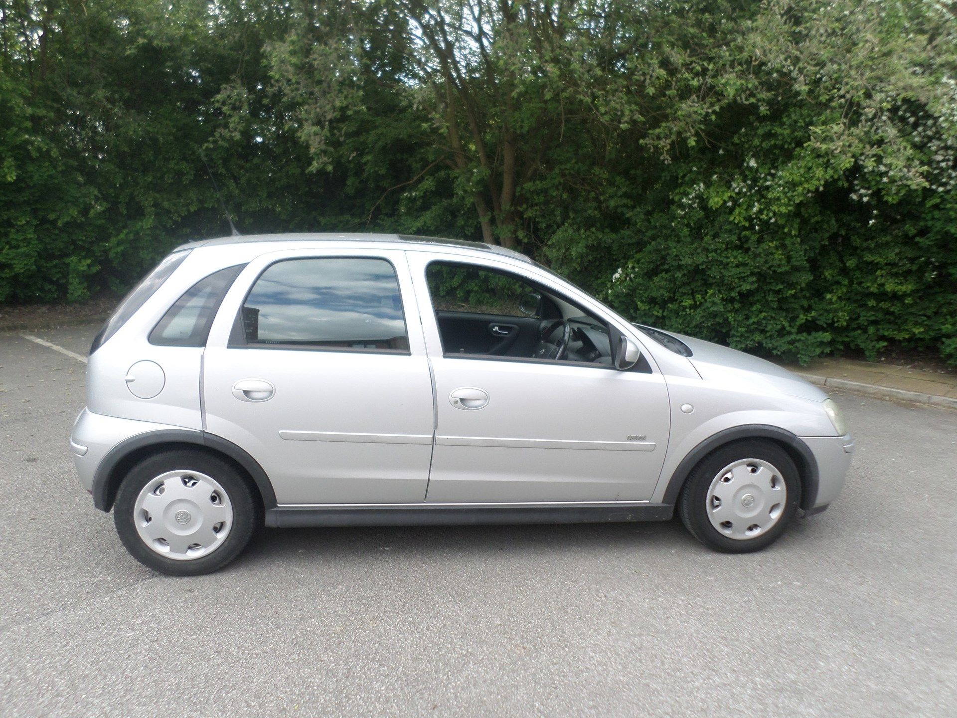 2004/54 REG VAUXHALL CORSA DESIGN TWINPORT 1.2 PETROL SILVER 5 DOOR HATCHBACK - FSH! *NO VAT* - Image 8 of 11