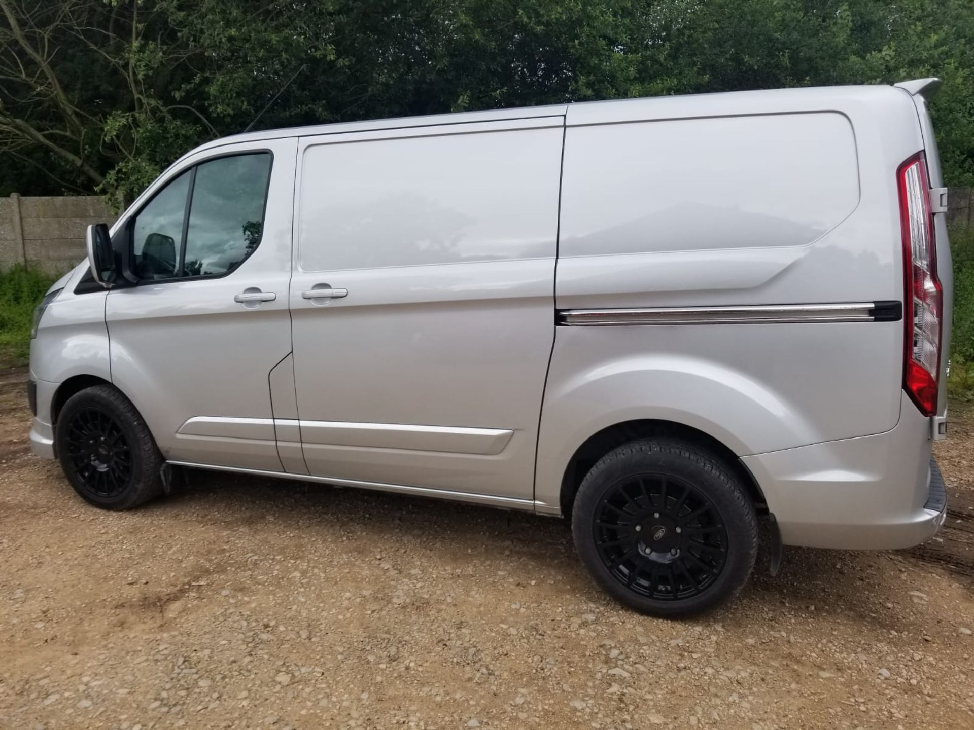 2018/18 REG FORD TRANSIT CUSTOM 270 LIMITED 2.0 DIESEL SILVER PANEL VAN, SHOWING 1 FORMER KEEPER - Image 4 of 13