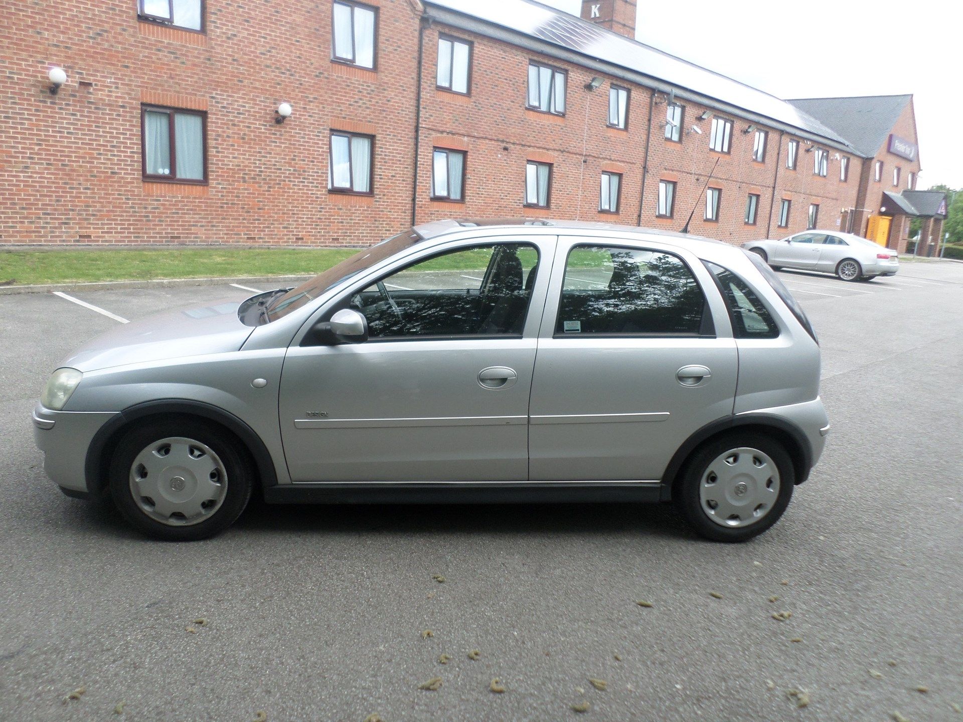 2004/54 REG VAUXHALL CORSA DESIGN TWINPORT 1.2 PETROL SILVER 5 DOOR HATCHBACK - FSH! *NO VAT* - Bild 4 aus 11