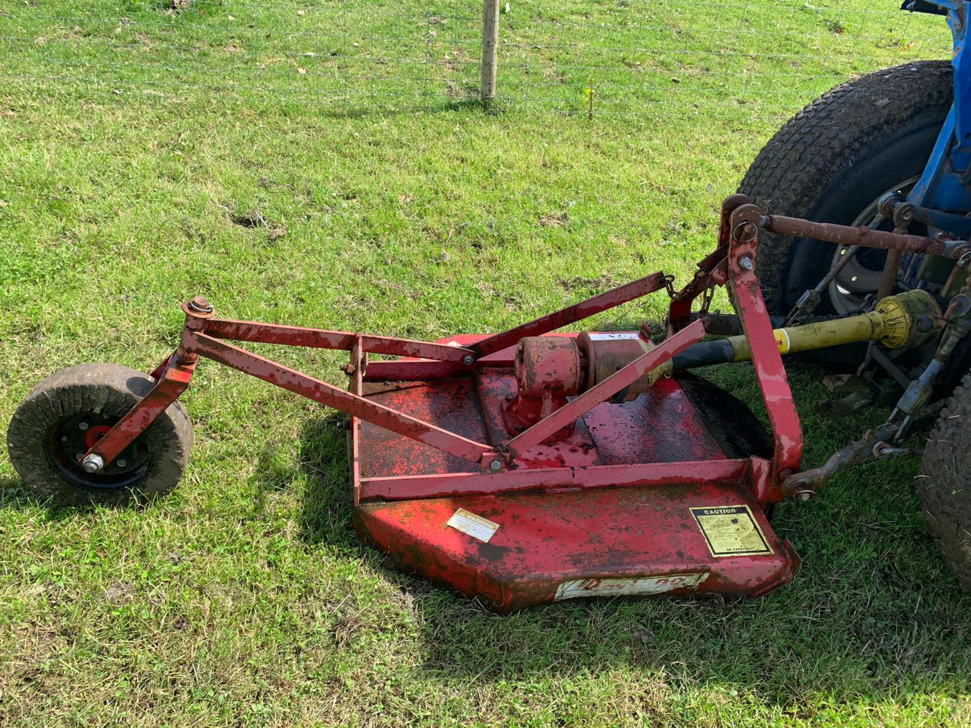 ISEKI TA530F COMPACT TRACTOR C/W PTO DRIVEN TOPPER, RUNS AND WORKS *PLUS VAT* - Image 10 of 12