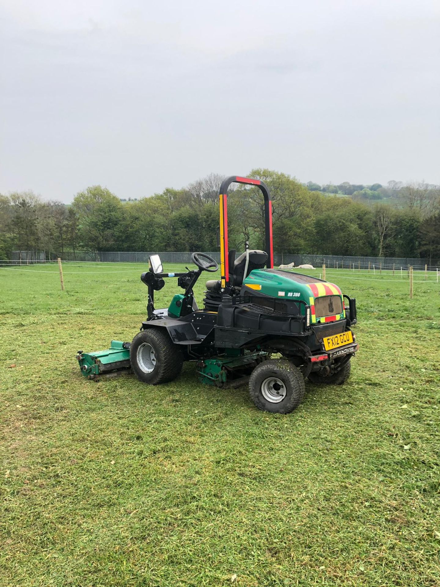 RANSOMES PARKWAY HR300 4WD RIDE ON MOWER, YEAR 2012, HOURS 577, RUNS WORKS AND CUTS *PLUS VAT* - Bild 3 aus 6