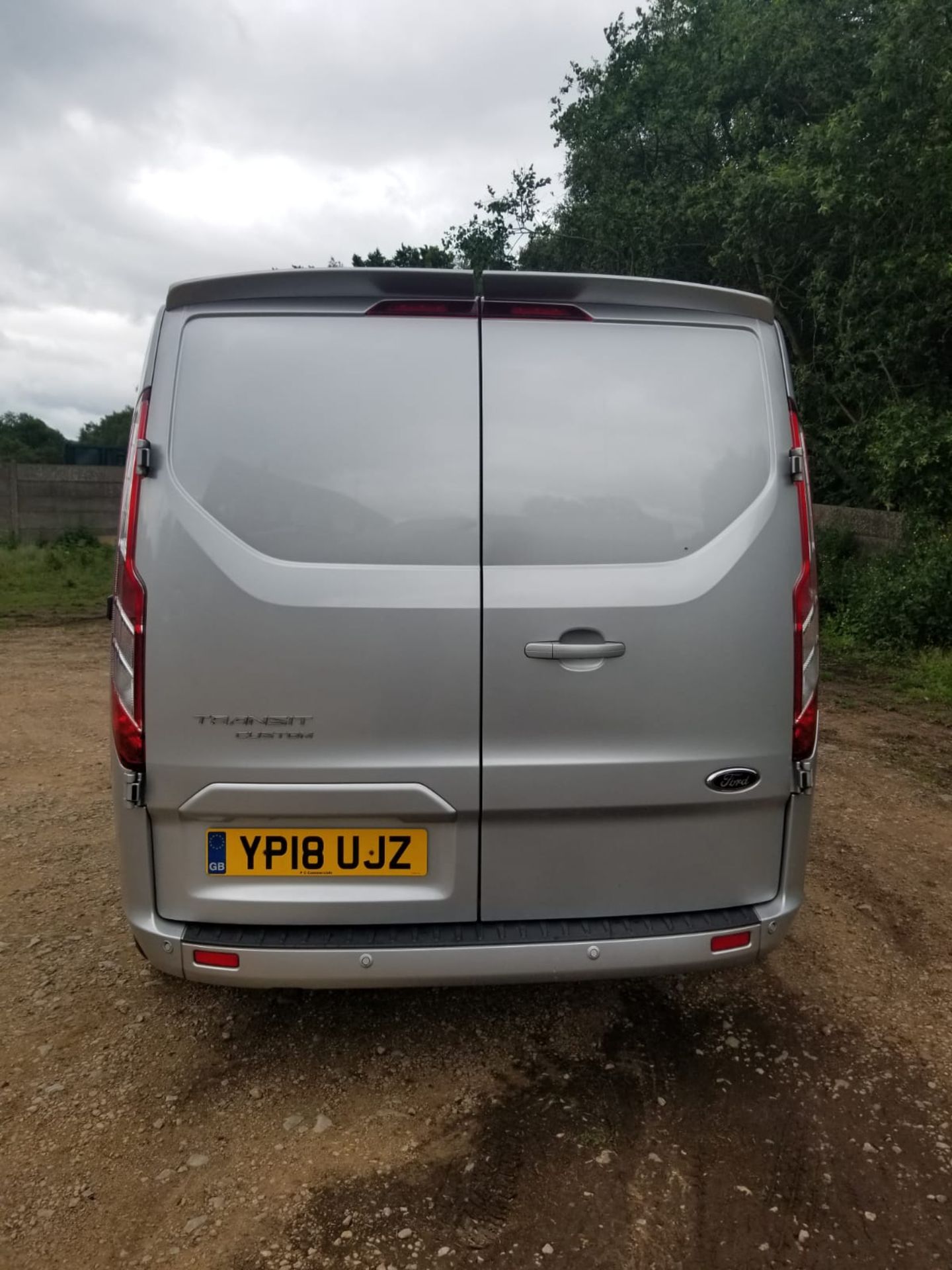 2018/18 REG FORD TRANSIT CUSTOM 270 LIMITED 2.0 DIESEL SILVER PANEL VAN, SHOWING 1 FORMER KEEPER - Image 6 of 13