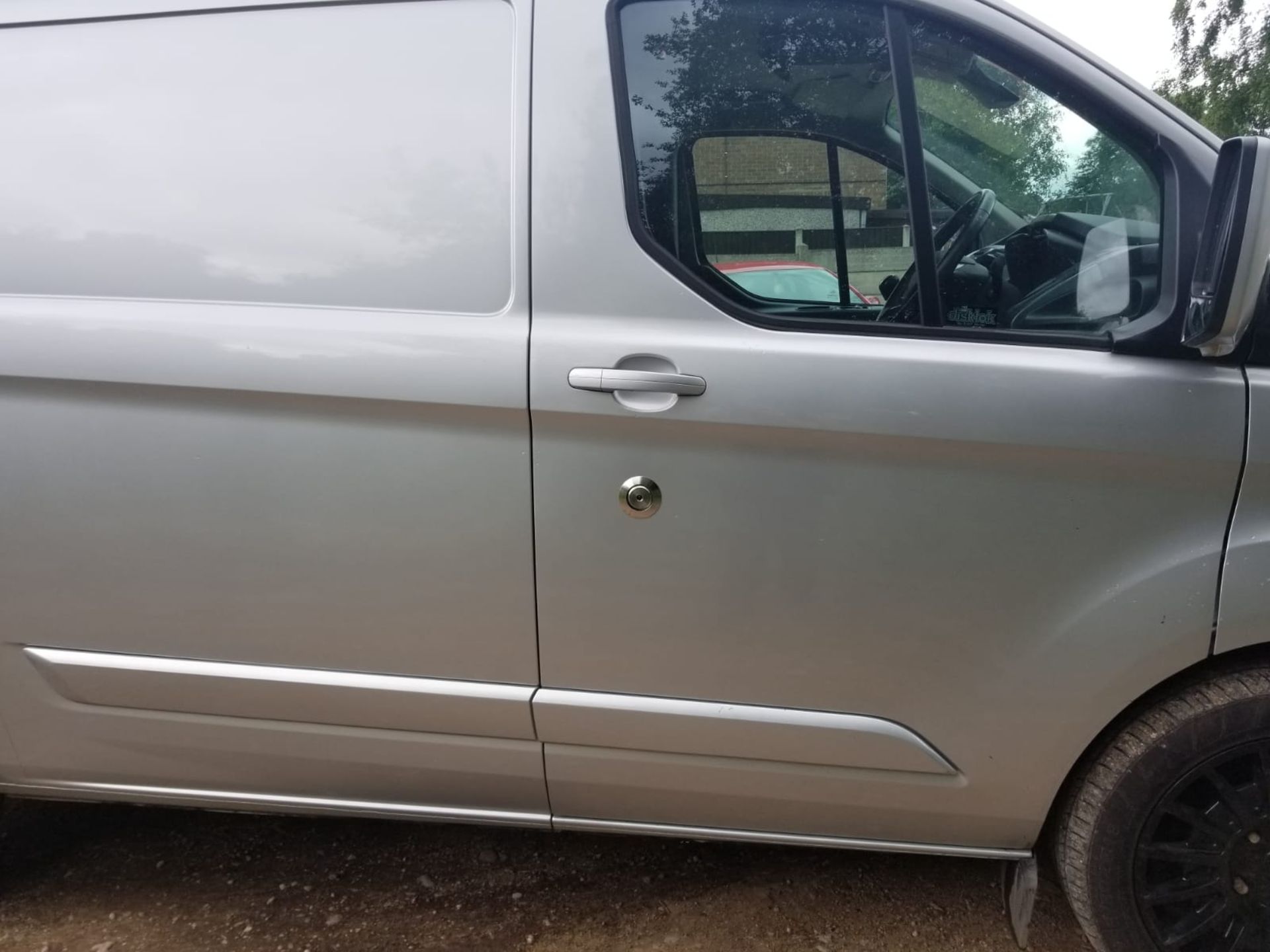 2018/18 REG FORD TRANSIT CUSTOM 270 LIMITED 2.0 DIESEL SILVER PANEL VAN, SHOWING 1 FORMER KEEPER - Image 8 of 13