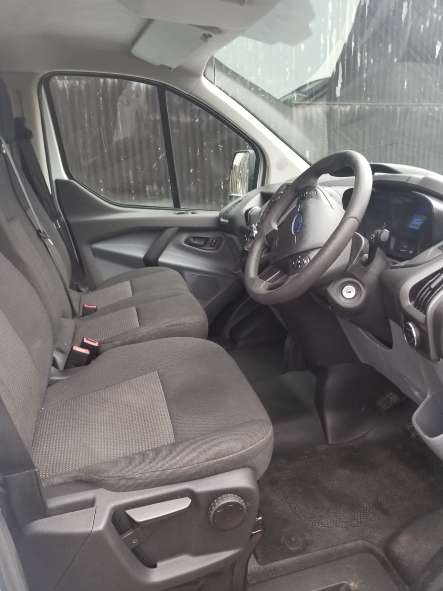 2018/18 REG FORD TRANSIT CUSTOM 270 LIMITED 2.0 DIESEL SILVER PANEL VAN, SHOWING 1 FORMER KEEPER - Image 11 of 13