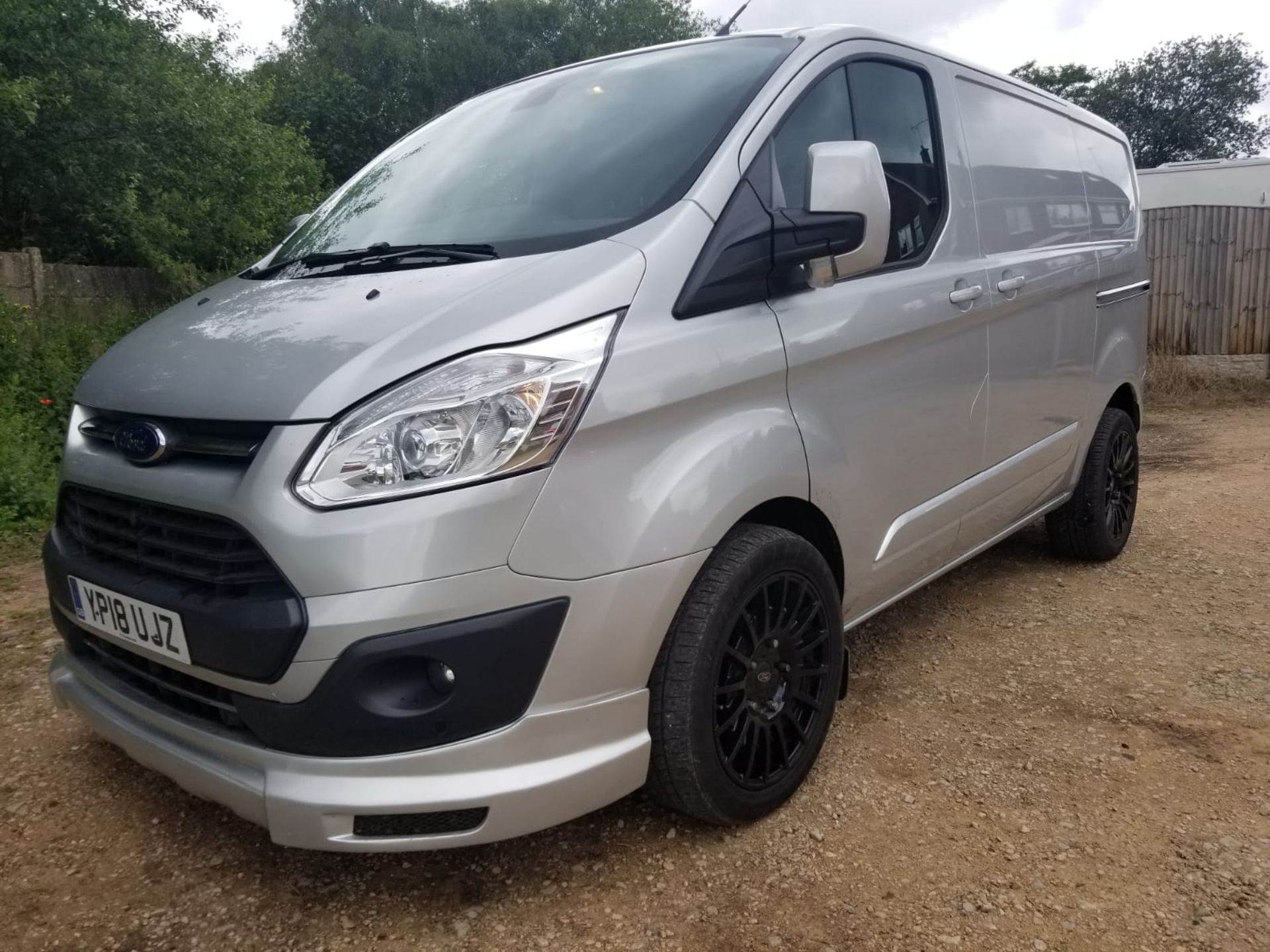 2018/18 REG FORD TRANSIT CUSTOM 270 LIMITED 2.0 DIESEL SILVER PANEL VAN, SHOWING 1 FORMER KEEPER - Image 3 of 13