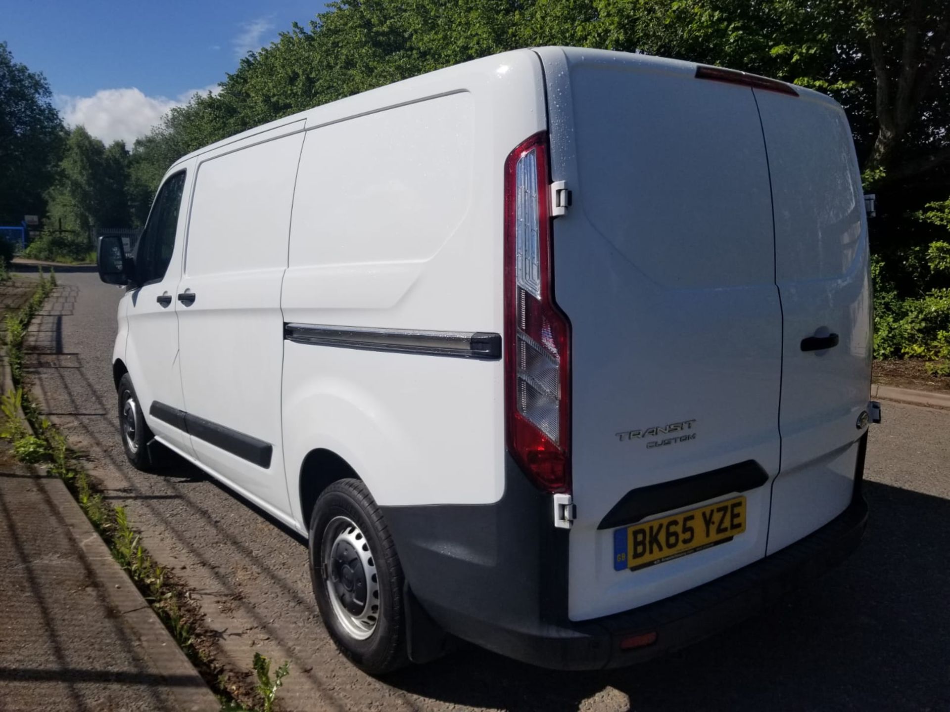 2016/65 REG FORD TRANSIT CUSTOM 270 ECO-TECH 2.2 DIESEL WHITE PANEL VAN, SERVICE HISTORY *NO VAT* - Image 4 of 10