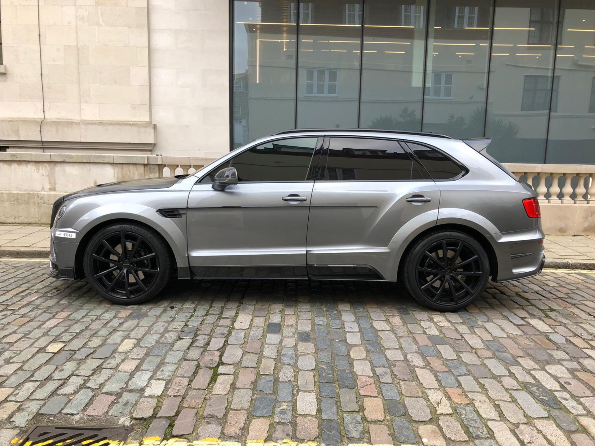 5% BP! BENTLEY BENTAYGA MANSORY EDITION 2017 LEFT HAND DRIVE LHD *NO VAT* £400k new!! ONE OF ONE! - Image 3 of 13