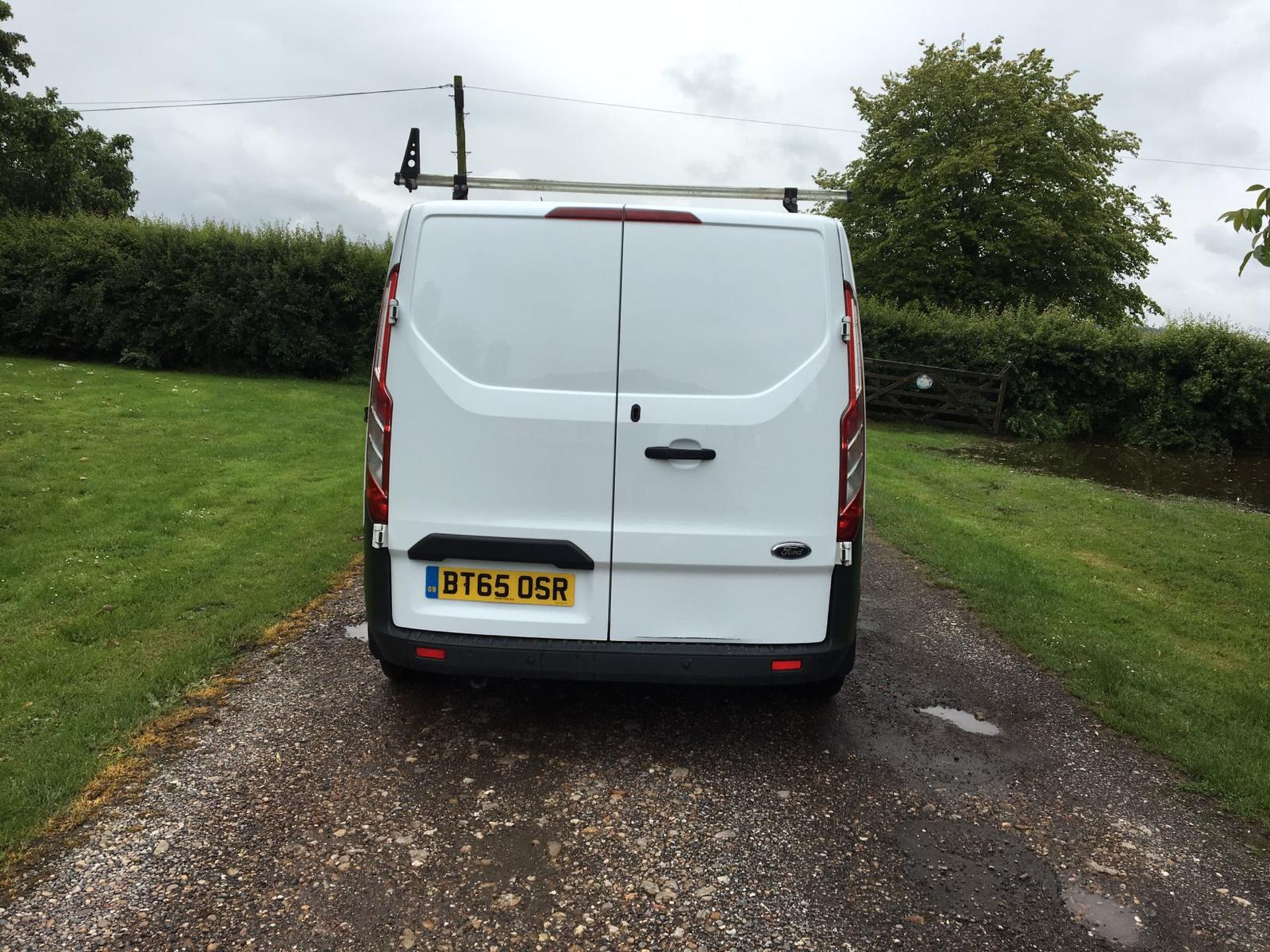 2015/65 REG FORD TRANSIT CUSTOM 270 ECO-TECH 2.2 DIESEL WHITE PANEL VAN, SHOWING 0 FORMER KEEPERS - Image 5 of 14