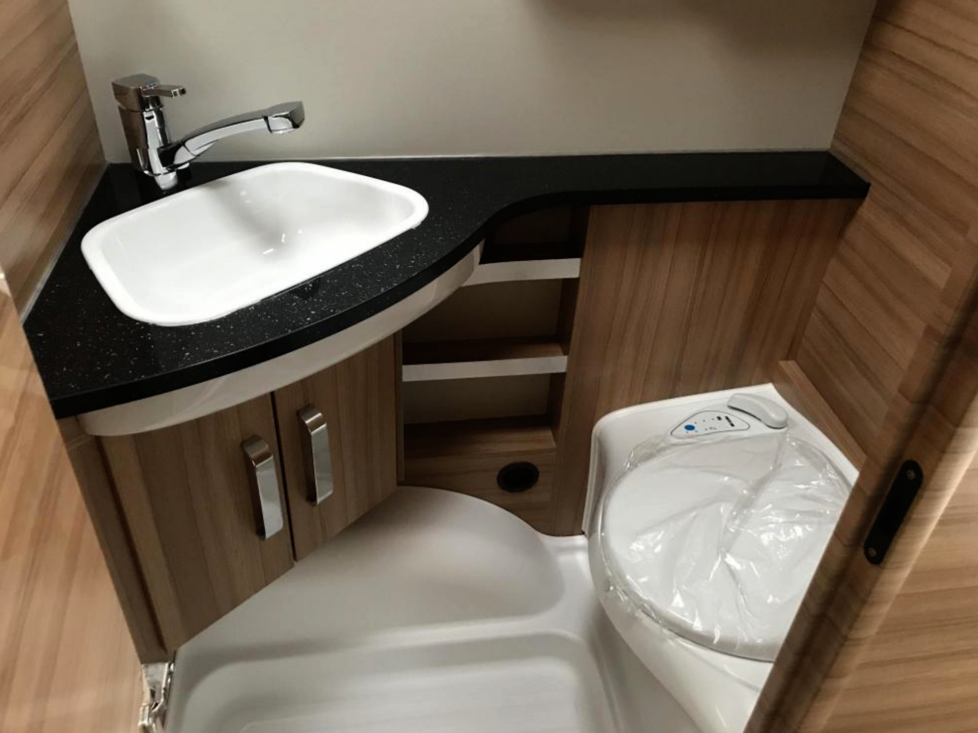 BRAND NEW 2019 TABBERT BELLISSIMO CARAVAN 5 BERTH NEW - NO VAT ! - Bild 13 aus 40