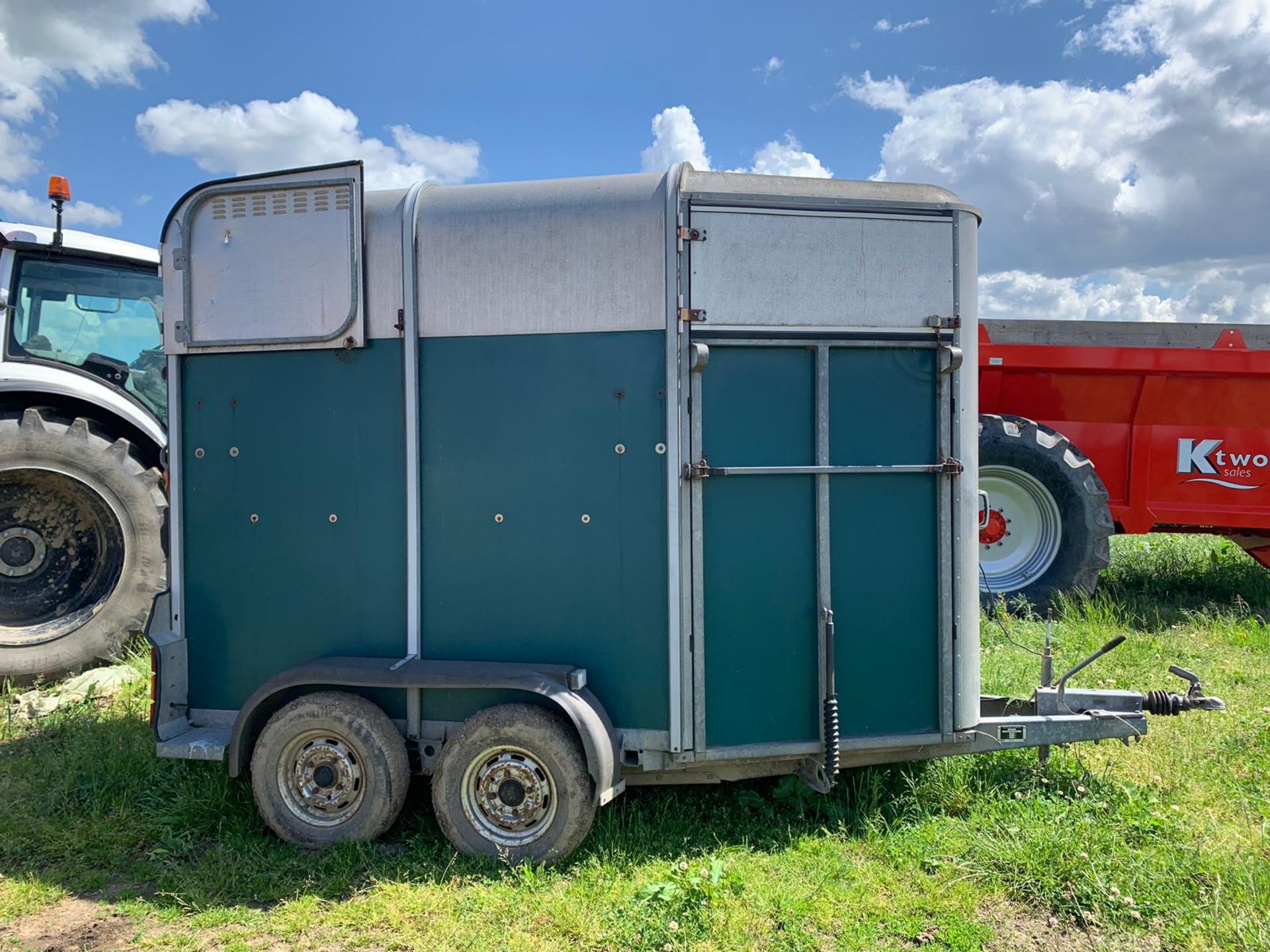 IFOR WILLIAMS HB505 TWIN AXLE TOWABLE HORSE BOX WITH SIDE DOOR AND JOCKEY DOOR *PLUS VAT*