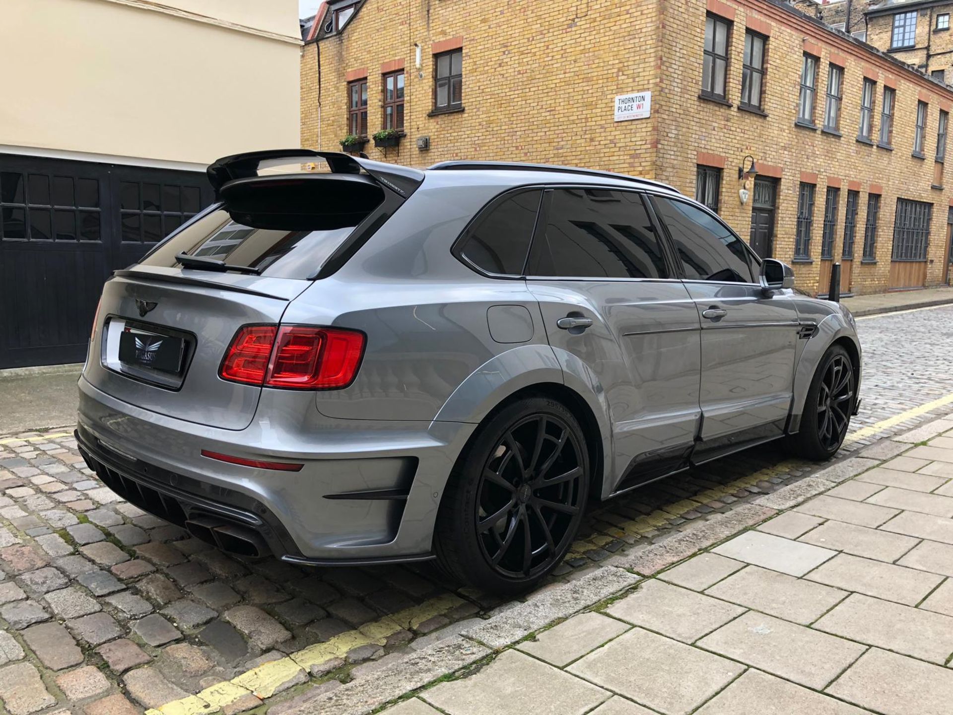 5% BP! BENTLEY BENTAYGA MANSORY EDITION 2017 LEFT HAND DRIVE LHD *NO VAT* £400k new!! ONE OF ONE! - Image 4 of 13