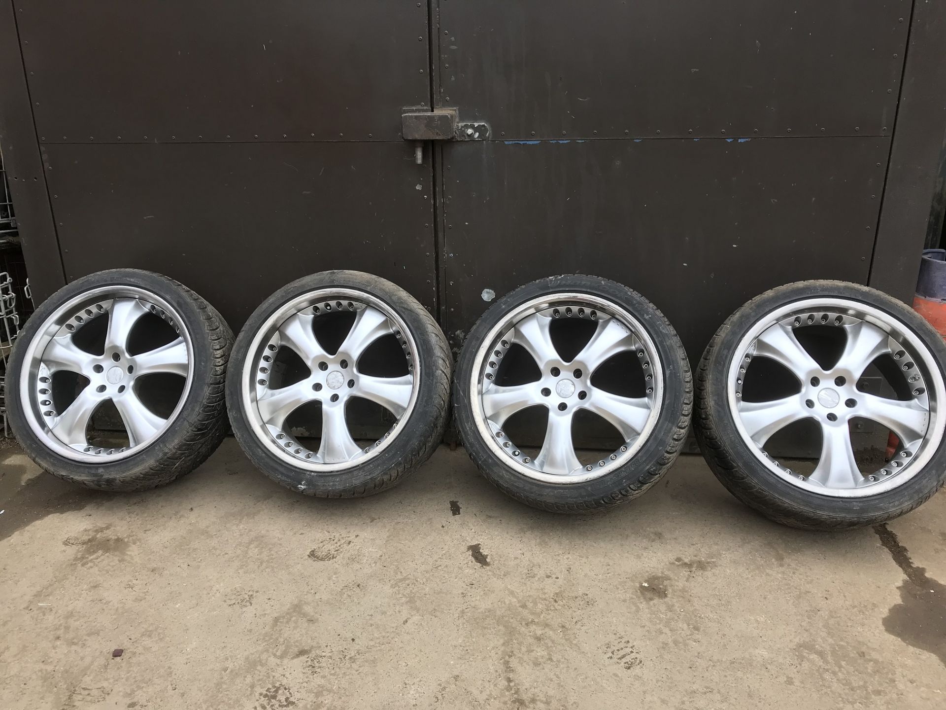 KAHN 22" ALLOY WHEELS AND TYRES. SIZE 285/35R 22 108W *PLUS VAT*