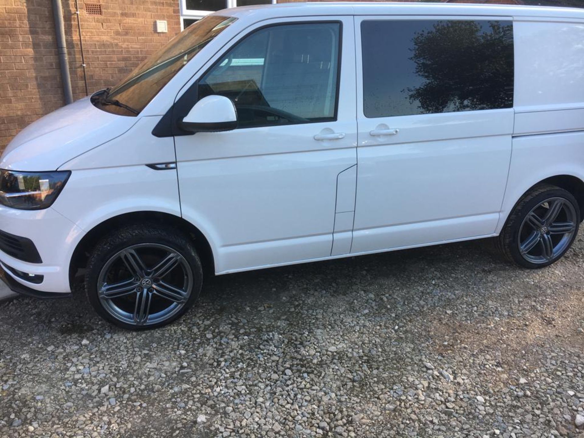 ONLY 7K MILES! 2015/65 REG VOLKSWAGEN TRANSPORTER T28 HIGH LINE BLUE-MOTION TDI 2.0 DIESEL *NO VAT* - Image 5 of 24