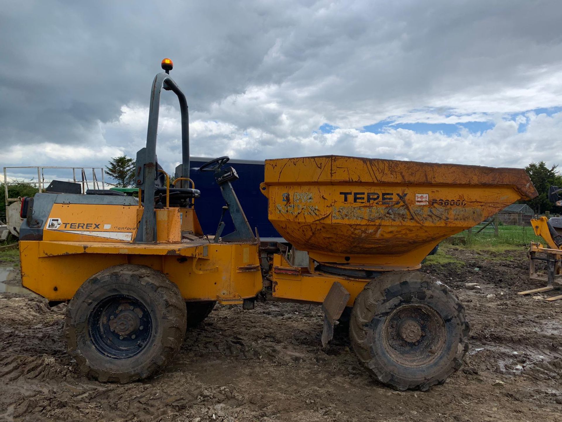 2005 BENFORD TEREX PS6000 6 TONNE SWIVEL DUMPER, RUNS WORKS AND TIPS *PLUS VAT* - Image 2 of 11