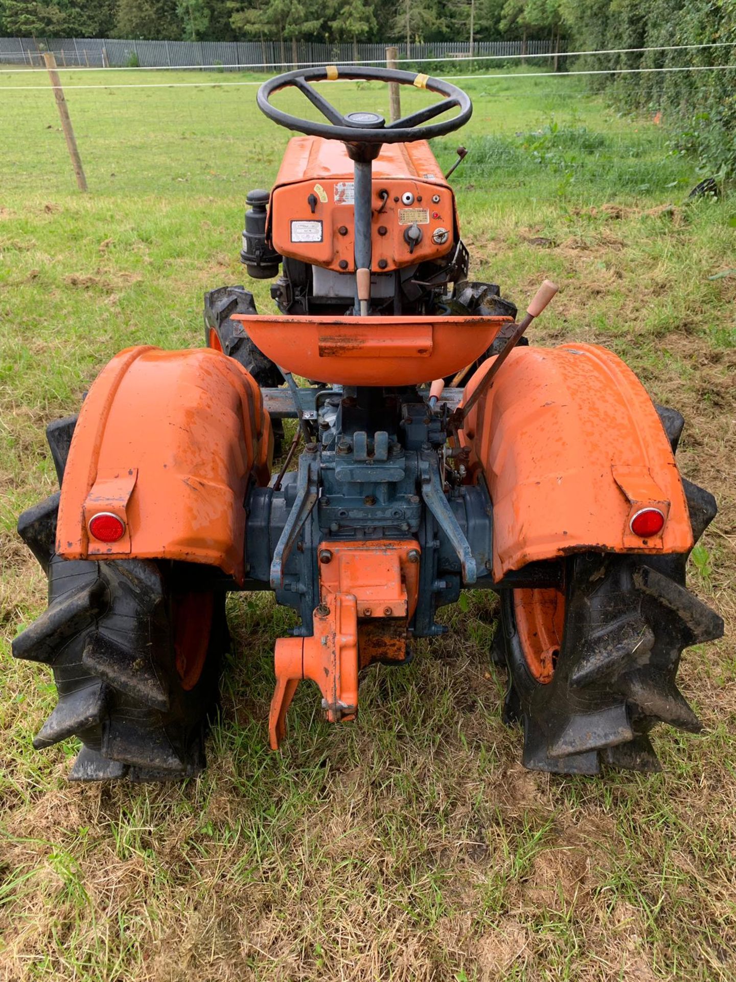 KUBOTA B6000 TRACTOR, RUNS AND WORKS *PLUS VAT* - Image 5 of 11