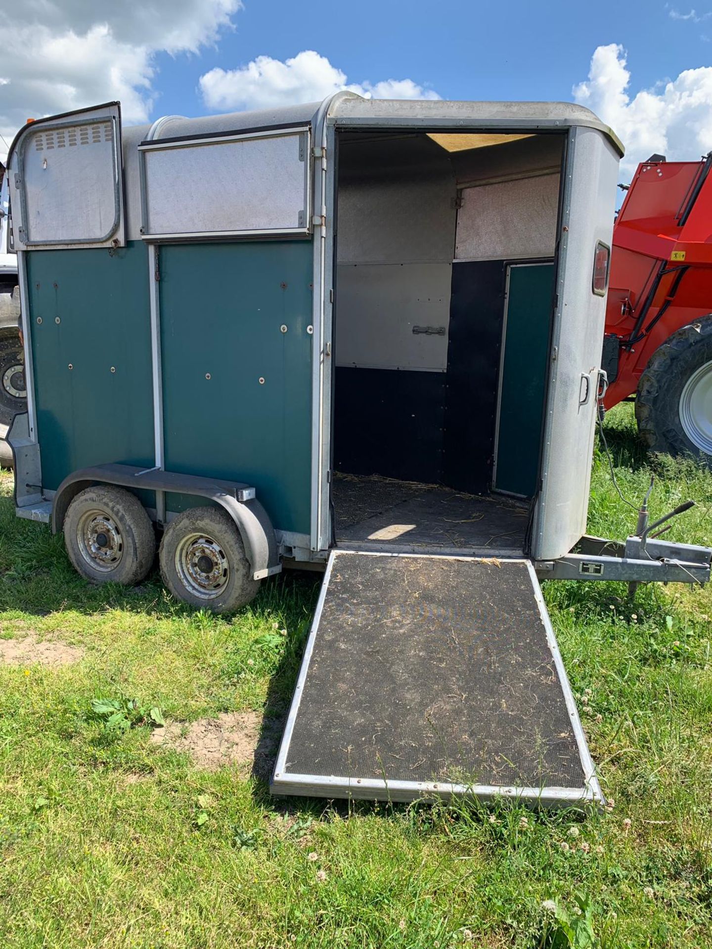 IFOR WILLIAMS 505 TWIN AXLE HORSEBOX TRAILER WITH SIDE RAMP AND JOCKEY DOOR *PLUS VAT* - Image 3 of 9