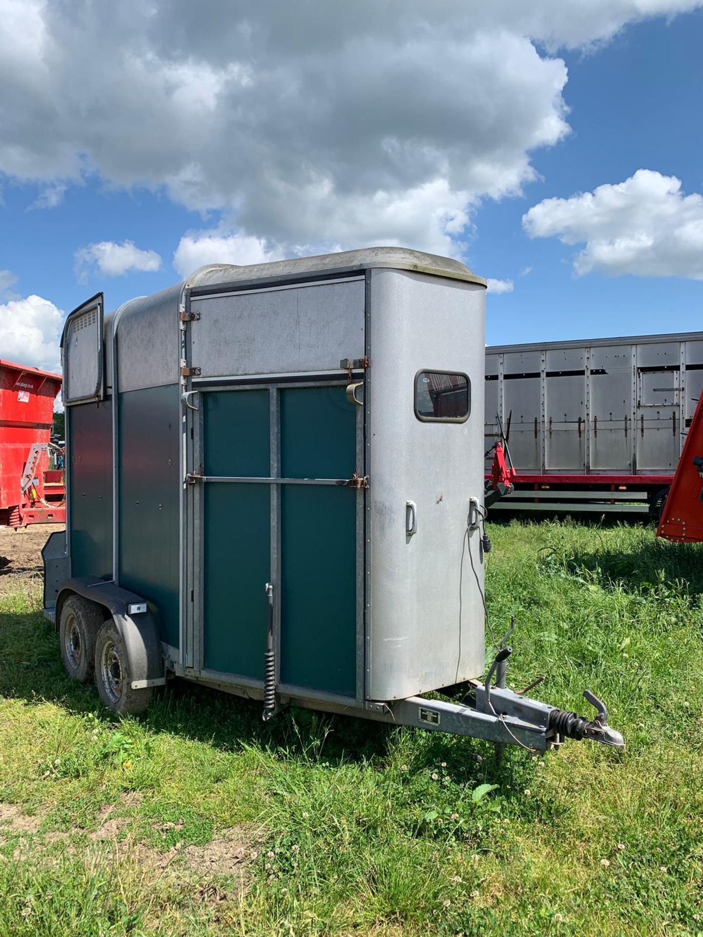 IFOR WILLIAMS 505 TWIN AXLE HORSEBOX TRAILER WITH SIDE RAMP AND JOCKEY DOOR *PLUS VAT* - Image 8 of 9