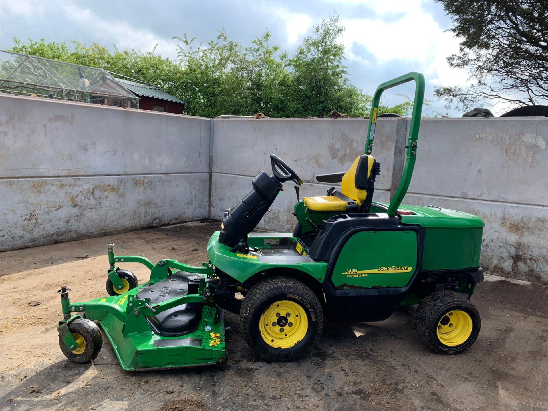 2012/12 REG JOHN DEERE 1445 SERIES II 4WD DIESEL RIDE ON LAWN MOWER *PLUS VAT* - Image 7 of 16