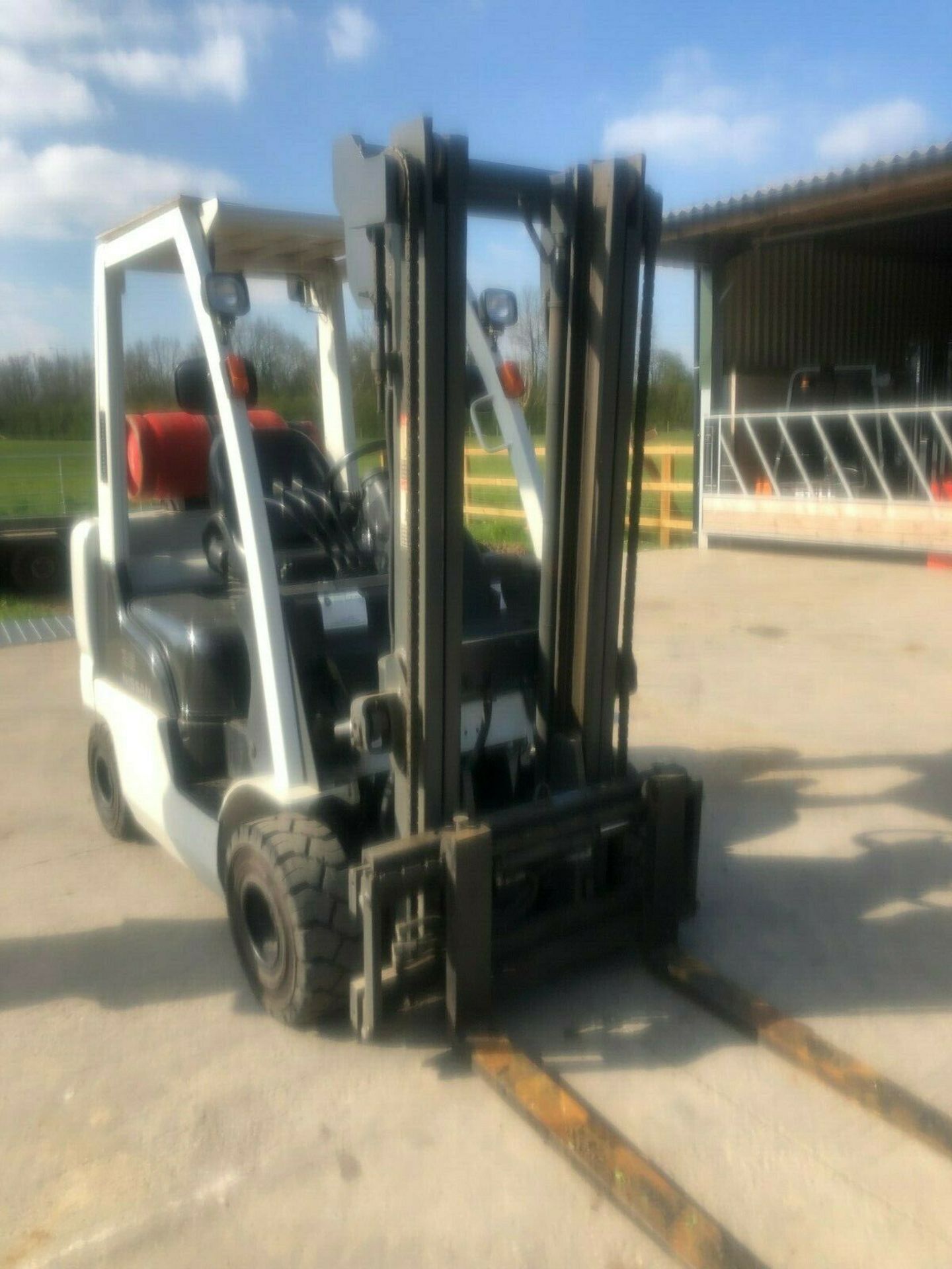 NISSAN FORKLIFT 25, GAS, 2.5 TONNE, DUPLEX MAST, SIDE SHIFT, NEW TYRES, SUPER CONDITION *PLUS VAT* - Image 2 of 3