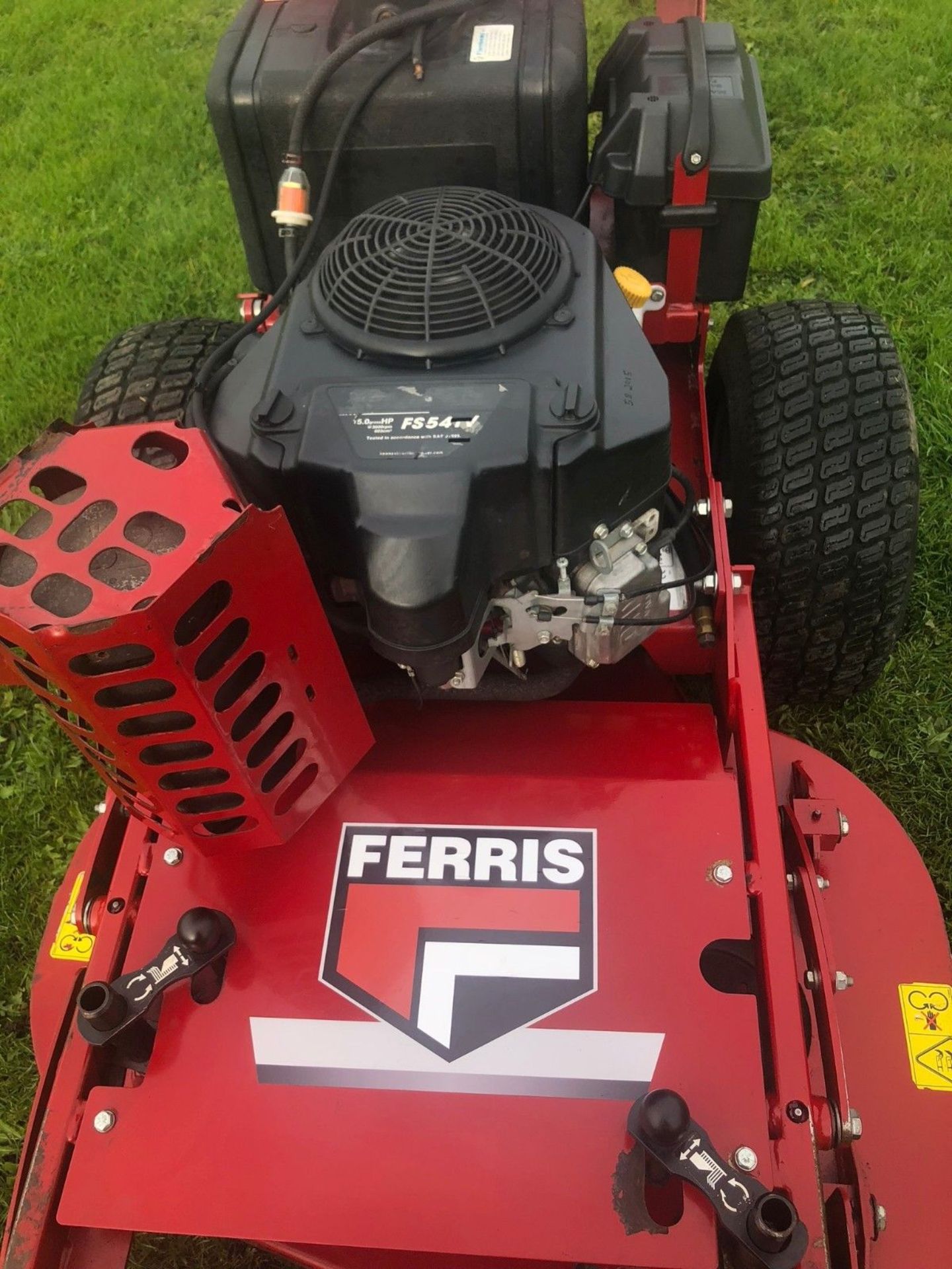 FERRIS 36" CUT ZERO TURN ROTARY BANK MOWER, KAWASAKI ENGINE *PLUS VAT* - Image 4 of 5