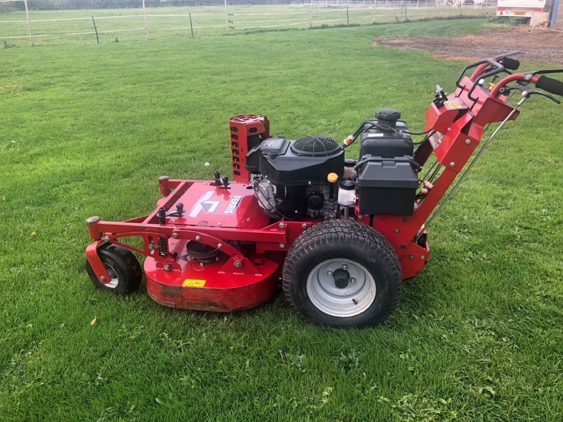 FERRIS 36" CUT ZERO TURN ROTARY BANK MOWER, KAWASAKI ENGINE *PLUS VAT* - Image 3 of 5