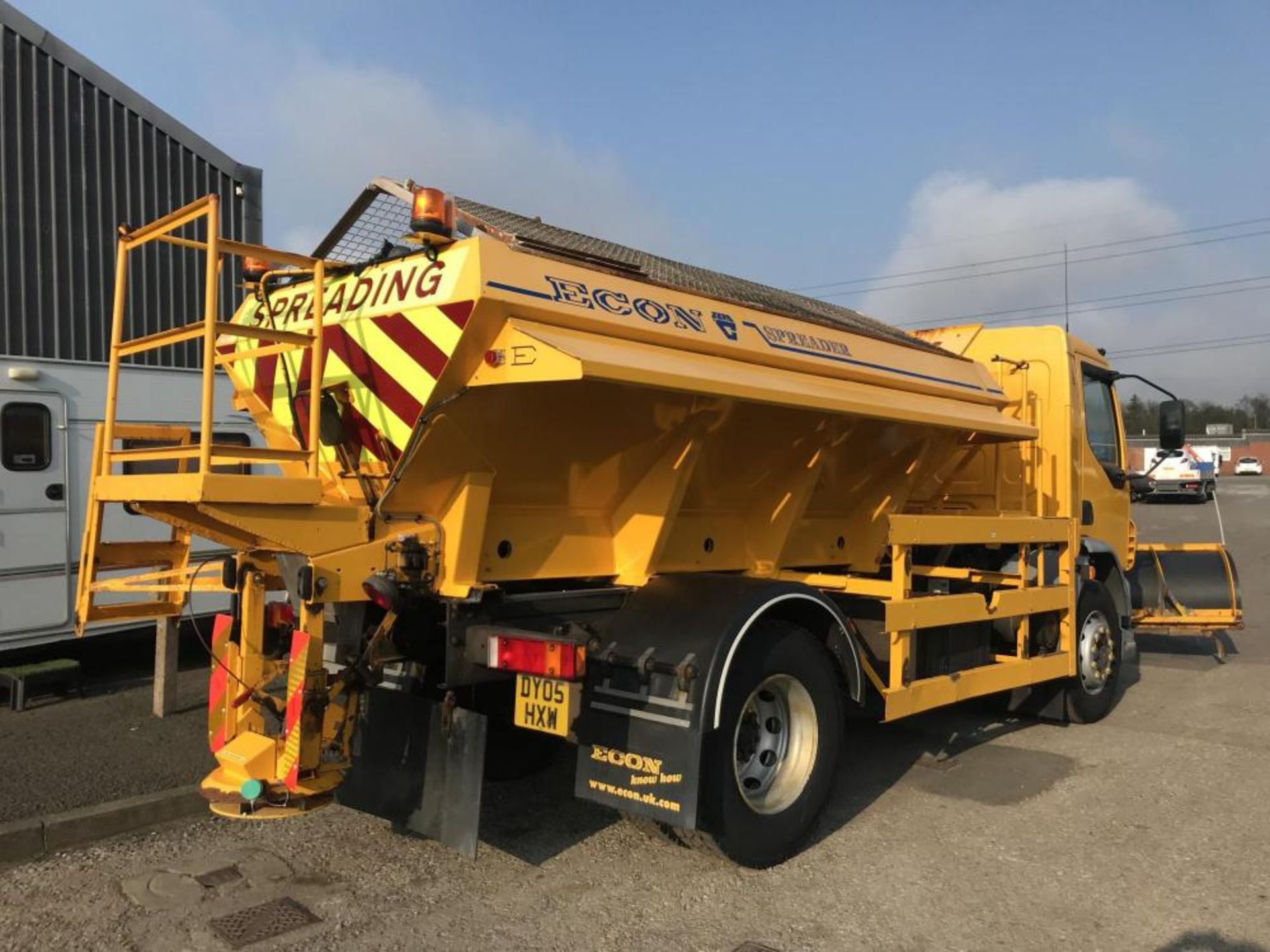 2005/05 REG DAF TRUCKS FA LF55.220 18 TON ECON BODY GRITTER WITH SNOW PLOUGH, EX COUNCIL *PLUS VAT* - Image 5 of 17