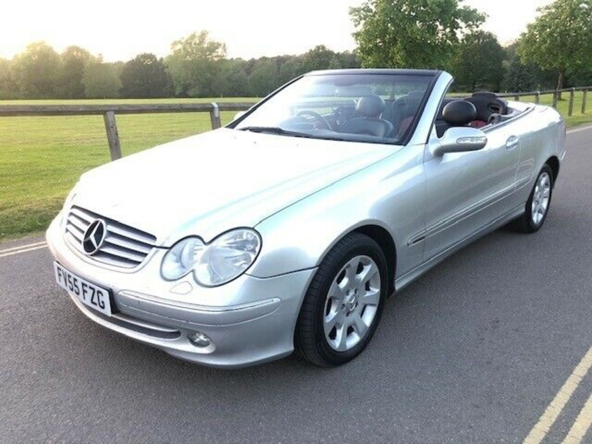 2005/55 REG MERCEDES CLK 240 ELEGANCE 2.6 AUTO PETROL CONVERTIBLE, SHOWING 0 FORMER KEEPERS *NO VAT* - Image 2 of 9