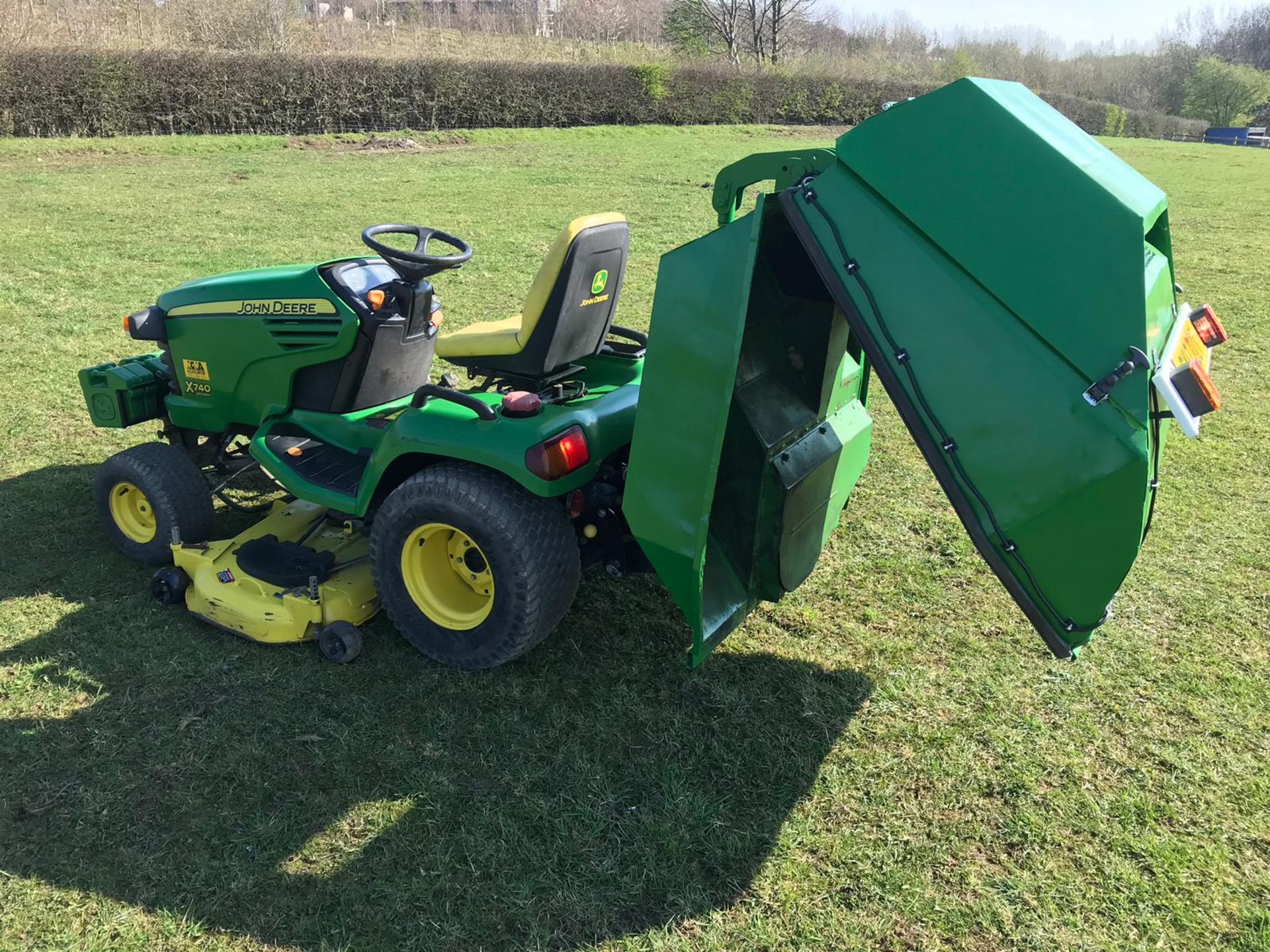 JOHN DEERE X740 48" COMMERCIAL RIDE ON ROTARY MOWER, YEAR 2013 *PLUS VAT* - Image 4 of 12