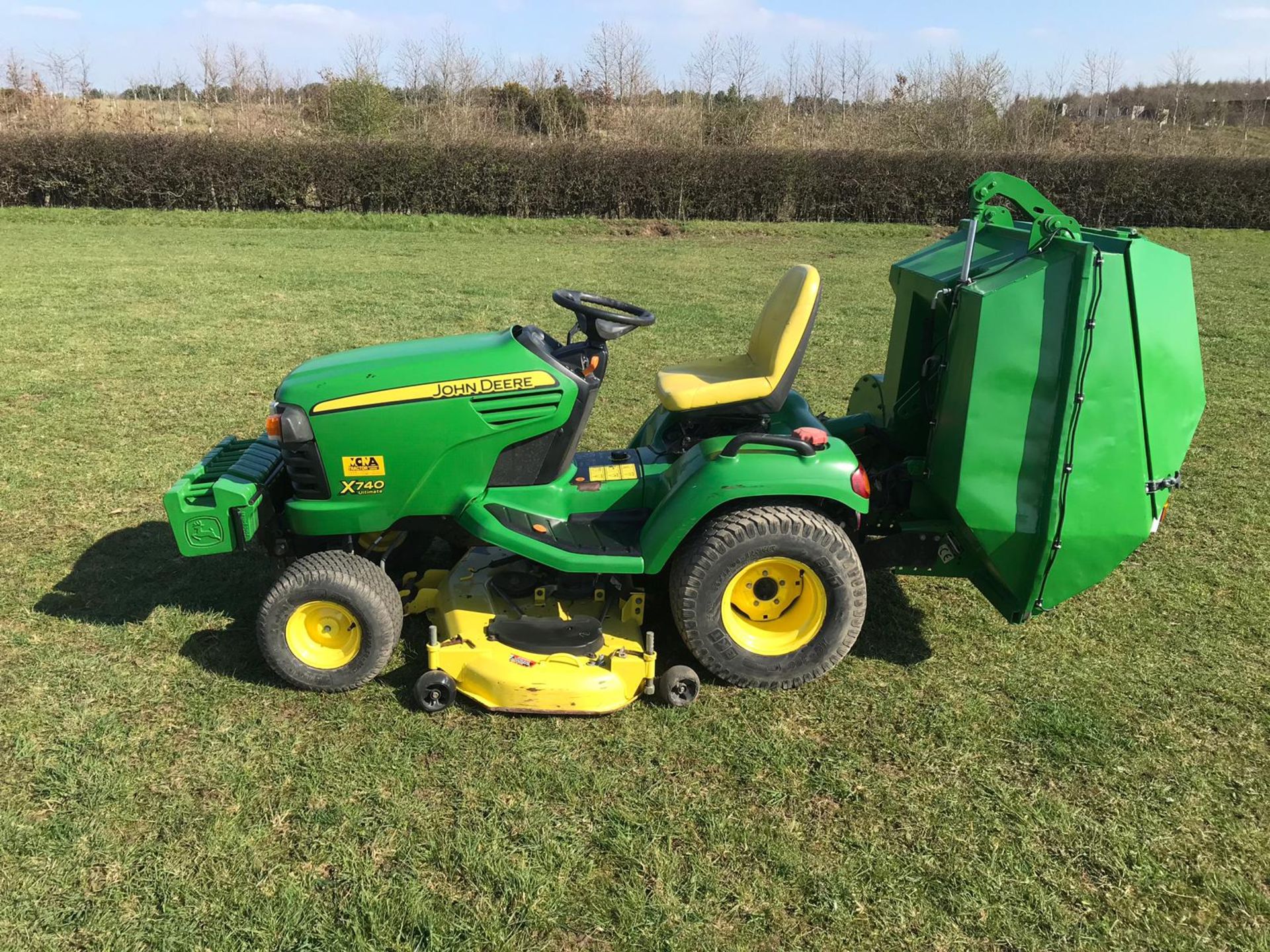 JOHN DEERE X740 48" COMMERCIAL RIDE ON ROTARY MOWER, YEAR 2013 *PLUS VAT* - Image 3 of 12