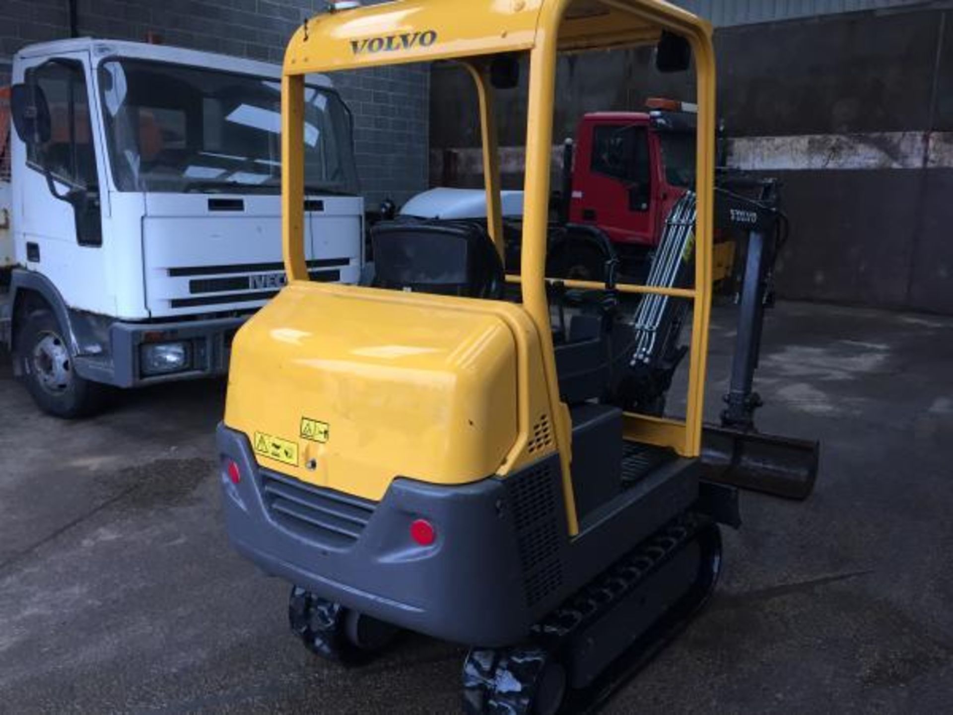 2010 VOLVO MINI DIGGER IN GOOD CONDITION NEW TRACKS, READY TO WORK *PLUS VAT* - Image 3 of 15