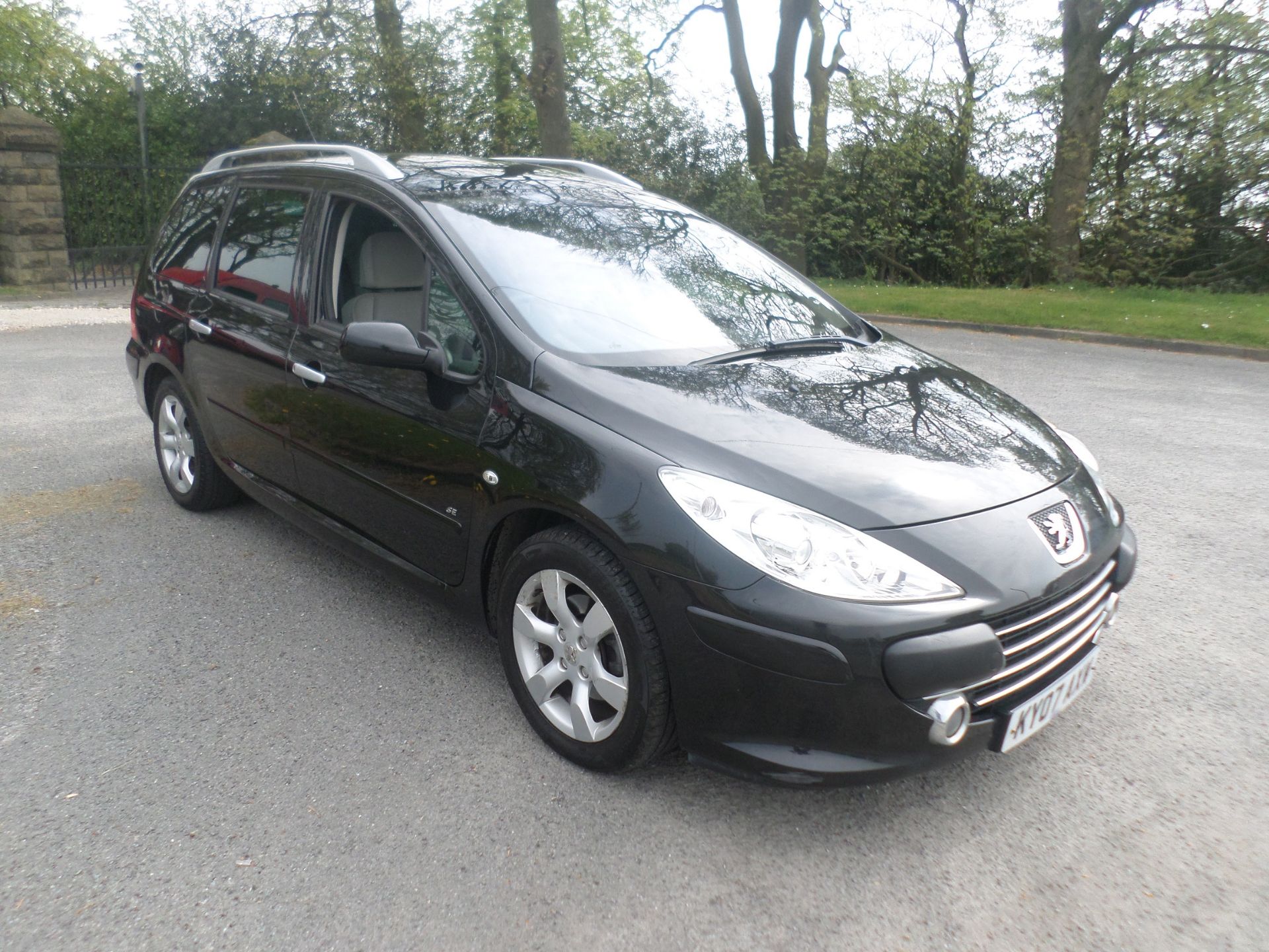 2007/07 REG PEUGEOT 307 SW SE HDI 110 BLACK 1.6 DIESEL ESTATE, SHOWING 1 FORMER KEEPER *NO VAT*