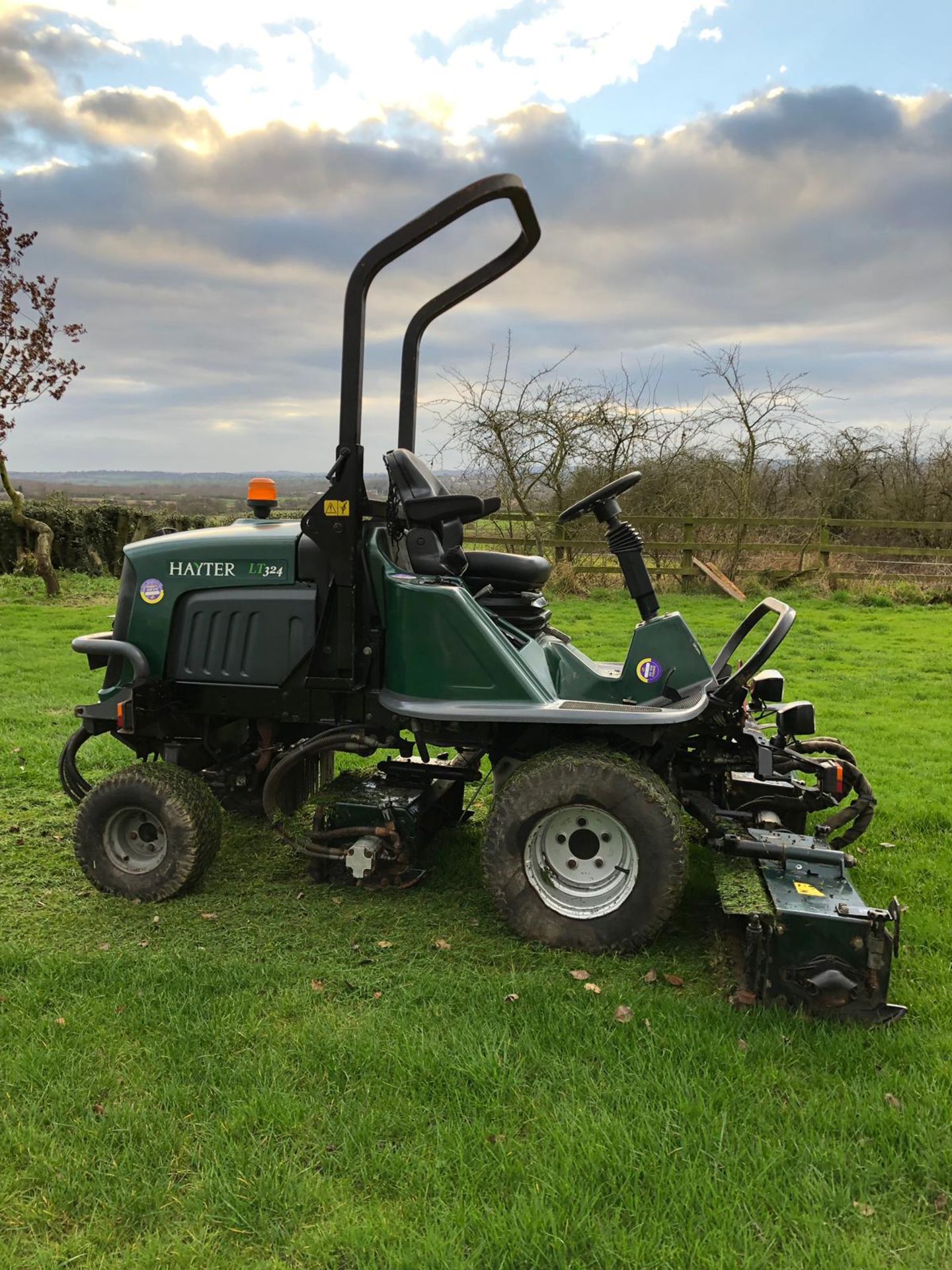 2009/09 REG HAYTER LT324 GREEN DIESEL RIDE ON LAWN MOWER, SHOWING 1 FORMER KEEPER *PLUS VAT* - Image 2 of 16