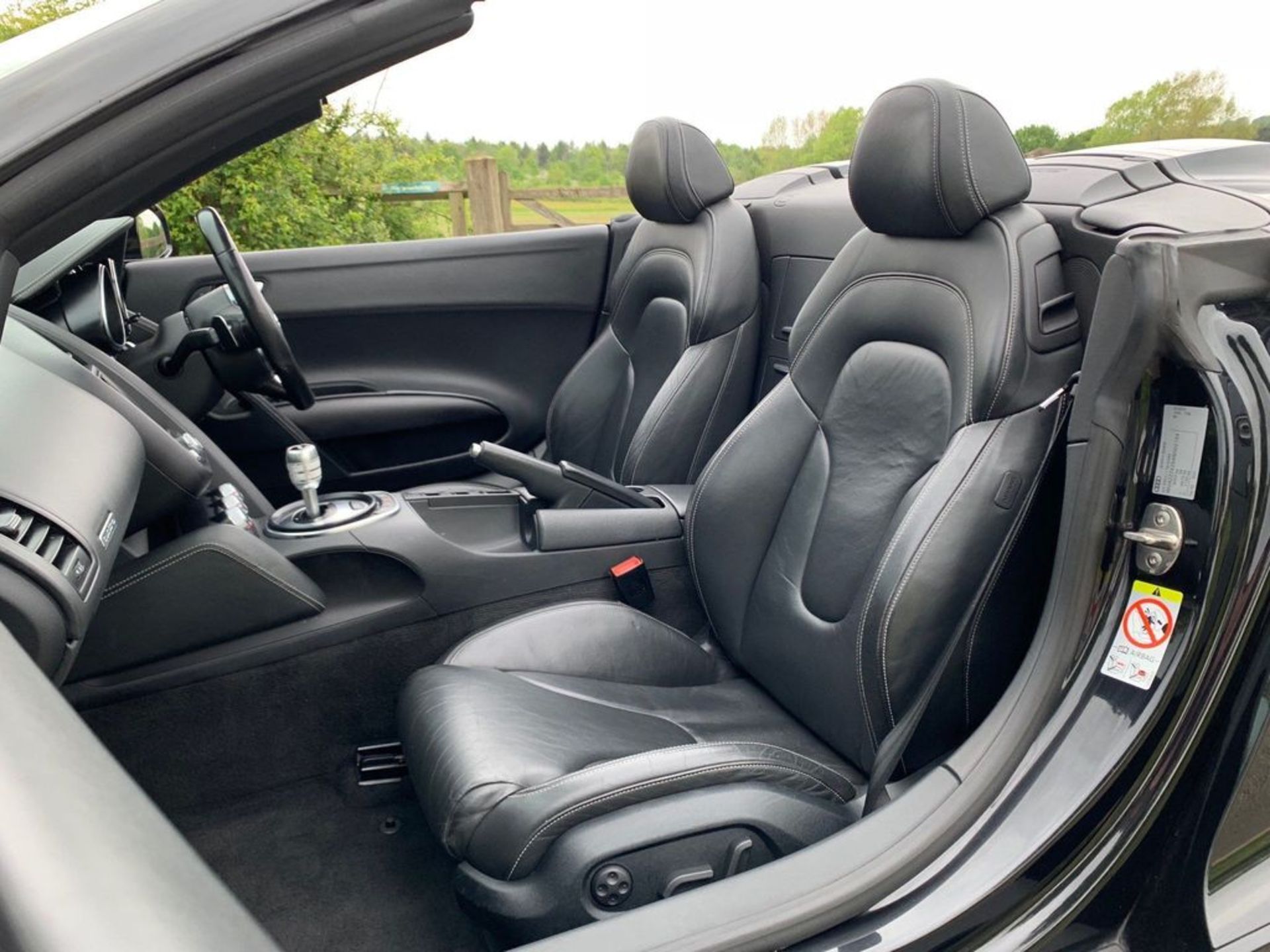 2010 AUDI R8 SPYDER QUATTRO V10 5.2L PETROL SEMI-AUTOMATIC GEARBOX BLACK CONVERTIBLE *NO VAT* - Image 13 of 14