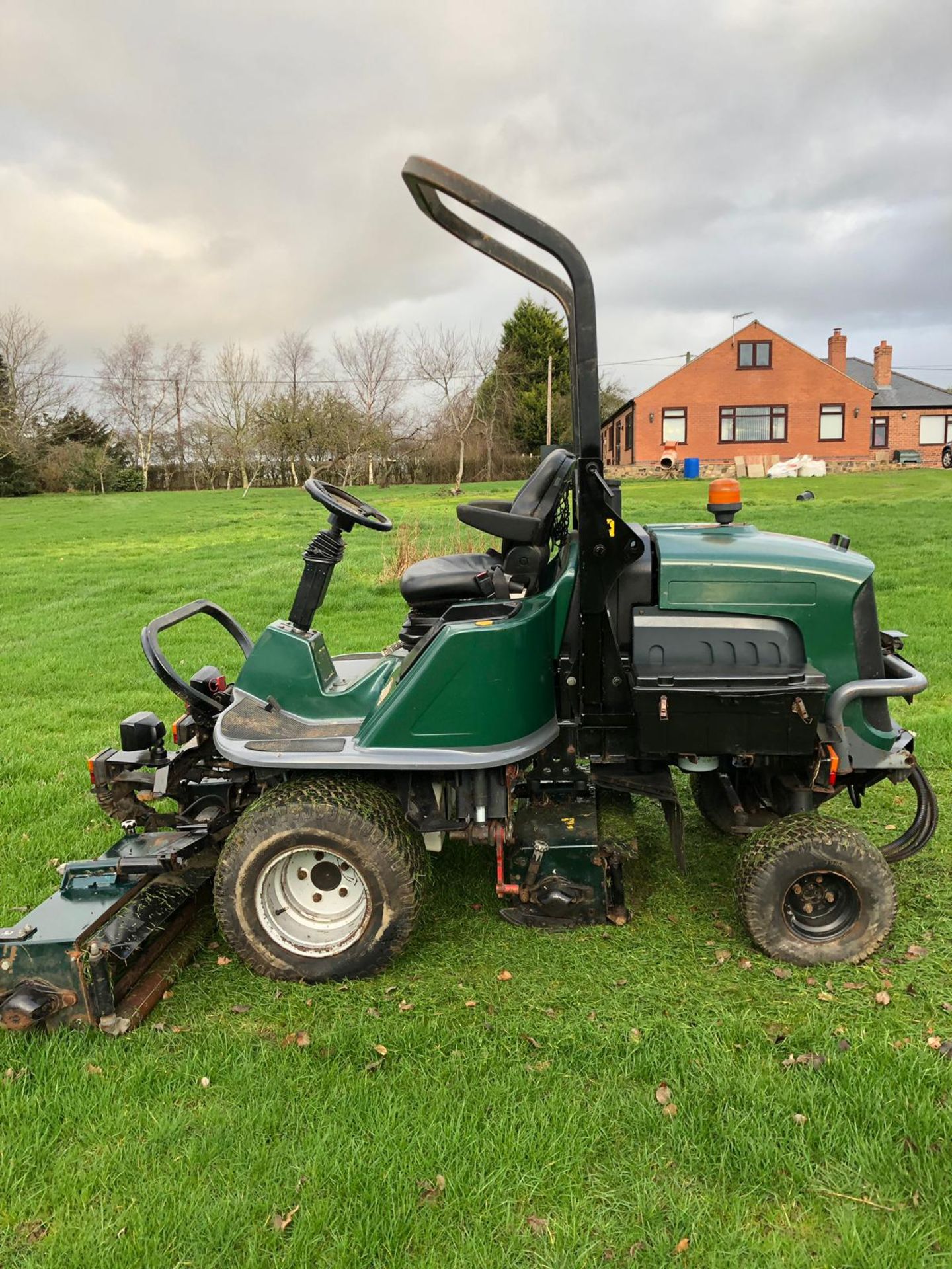 2009/09 REG HAYTER LT324 GREEN DIESEL RIDE ON LAWN MOWER, SHOWING 1 FORMER KEEPER *PLUS VAT* - Image 8 of 16