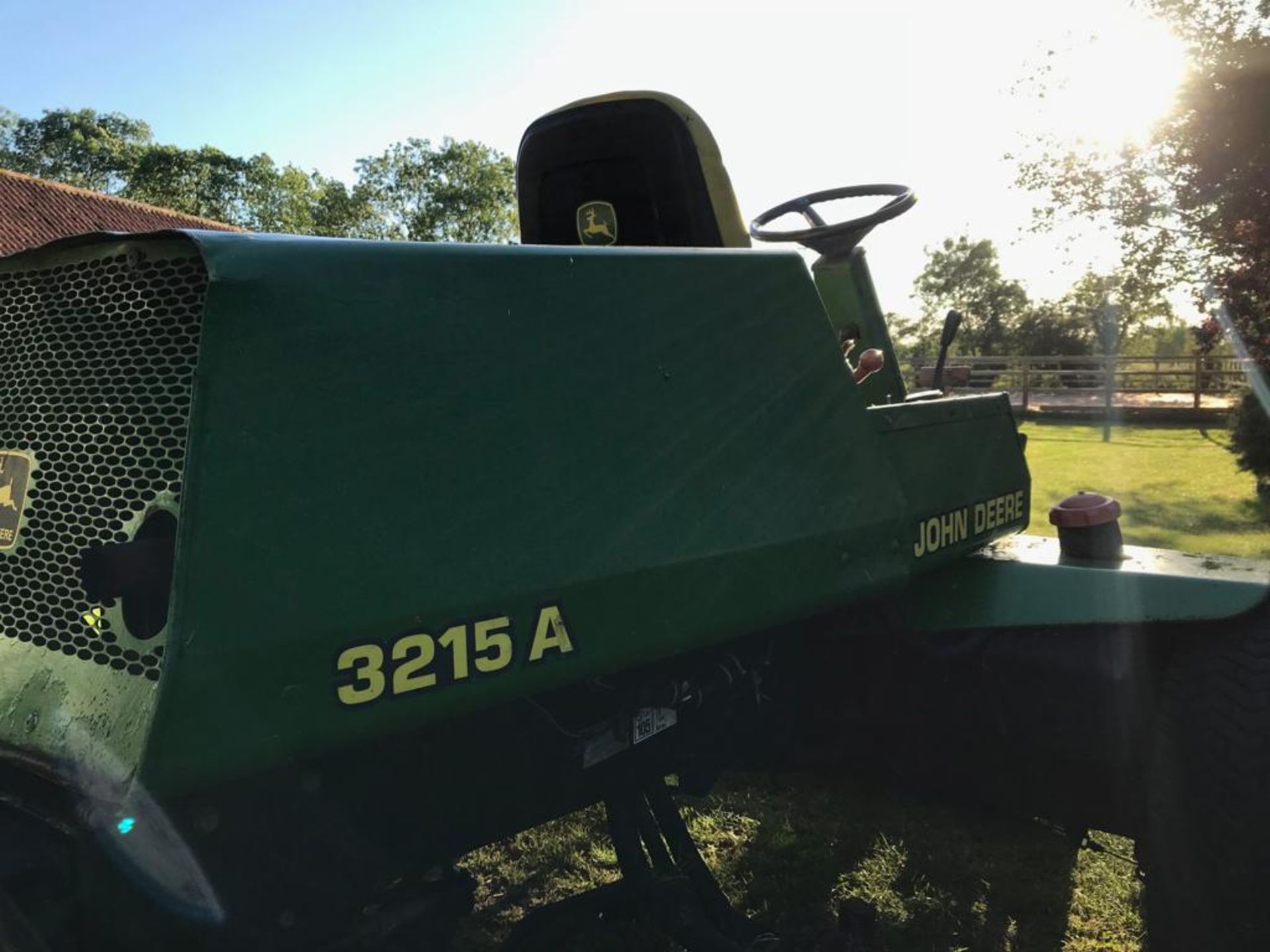 JOHN DEERE 3215A REAR LIFT 5 CYLINDER DIESEL FAIRWAY MOWER, SHOWING 2875 HOURS *NO VAT* - Image 4 of 9