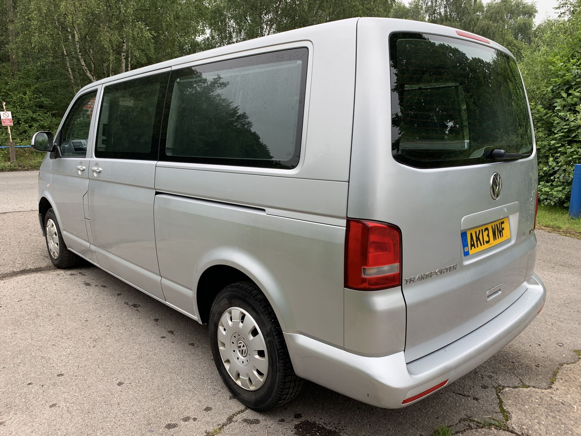 2013/13 REG VOLKSWAGEN TRANSPORTER T30 SE 140 TDI LW 2.0 DIESEL SILVER 9 SEATER MPV *NO VAT* - Image 4 of 28