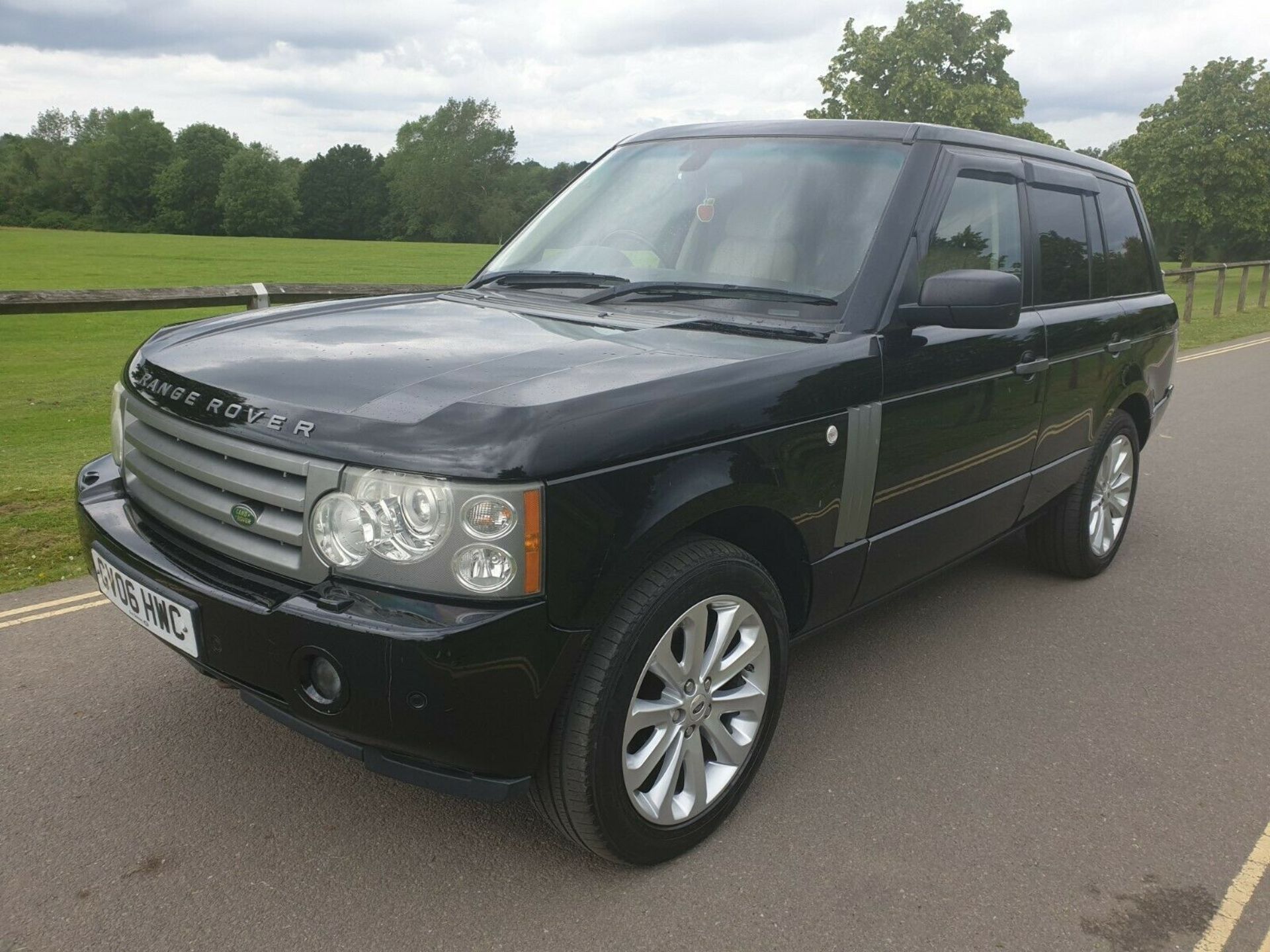 2006/06 REG LAND ROVER RANGE ROVER VOGUE 4.4 V8 LPG AUTOMATIC BLACK *NO VAT* - Image 2 of 12