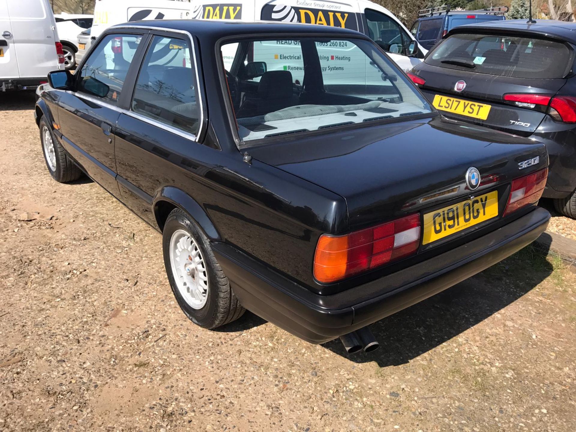 1989/G REG BMW 320I BLACK 2.0 PETROL 2 DOOR SALOON, SHOWING 3 FORMER KEEPERS *NO VAT* - Image 3 of 13