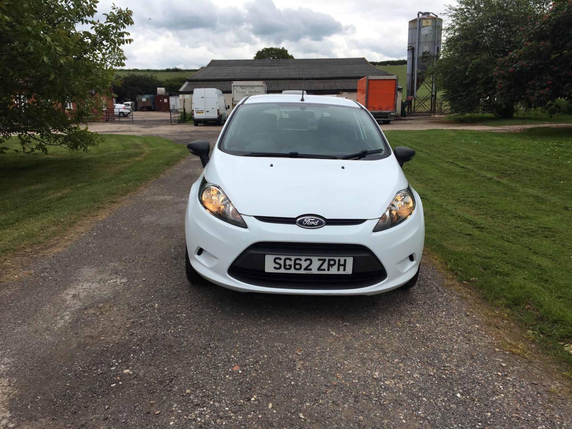 2012/62 REG FORD FIESTA BASE TDCI 1.4 DIESEL CAR DERIVED VAN, SHOWING 1 FORMER KEEPER *PLUS VAT* - Image 2 of 11