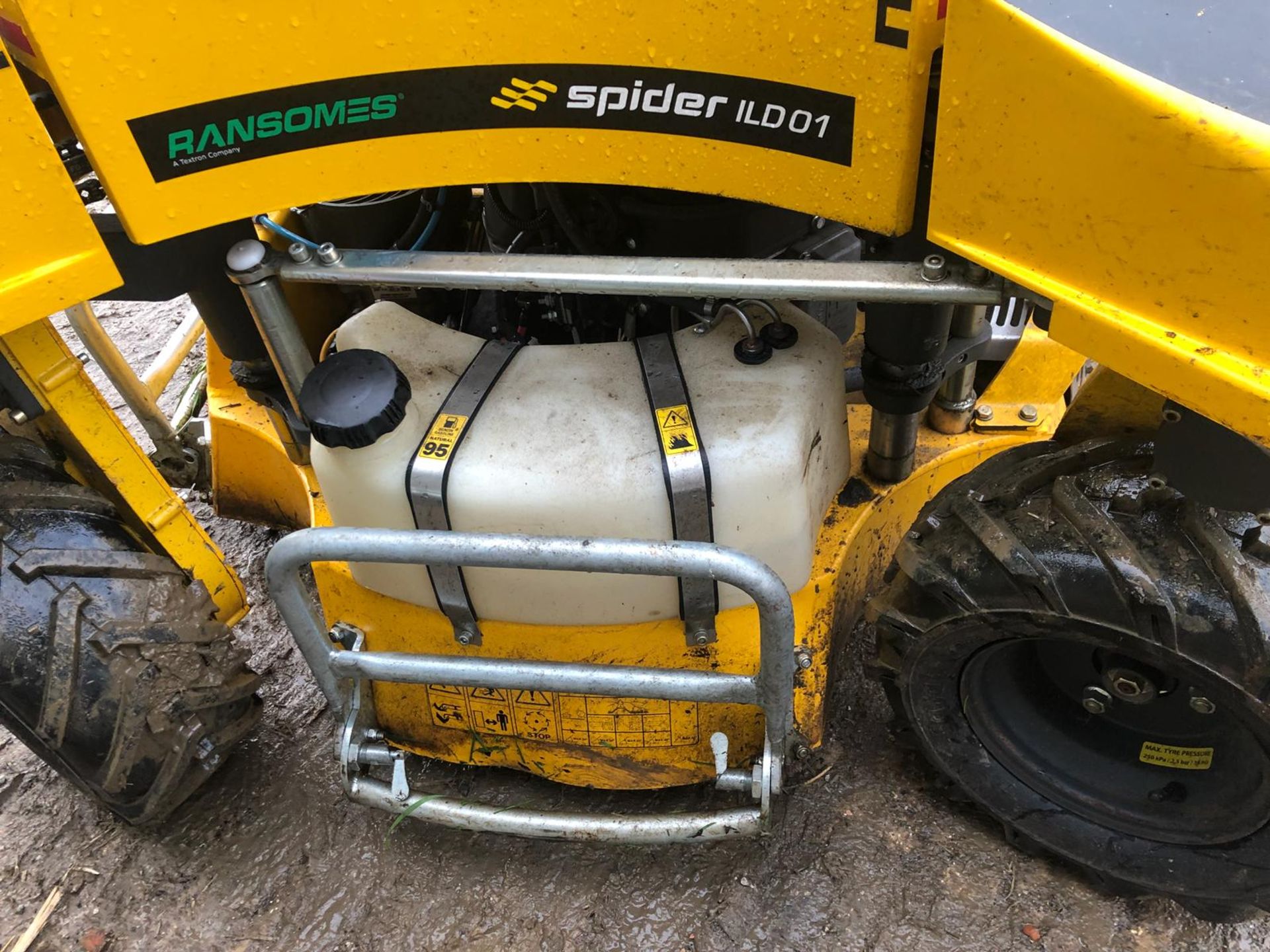 2014 SPIDER ILD01 RADIO-CONTROLLED SLOPE BANK MOWER WITH CONTROL BOX, STARTS, DRIVES, MOWS *PLUS VAT - Image 14 of 17