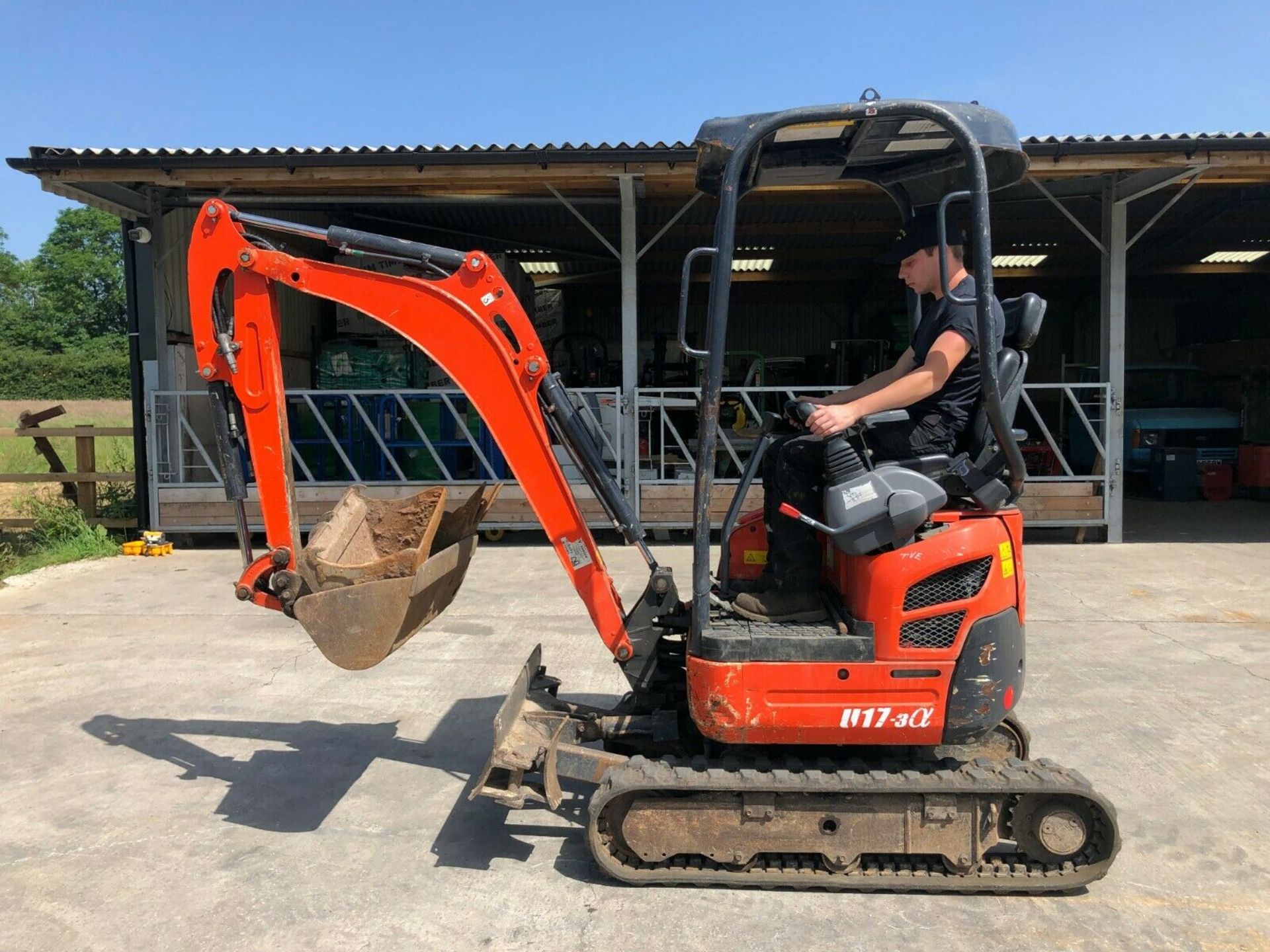 KUBOTA U17-3A EXCAVATOR, 1.7 TON, COMPLETE WITH 3 BUCKETS, YEAR 2014 *PLUS VAT* - Image 3 of 9