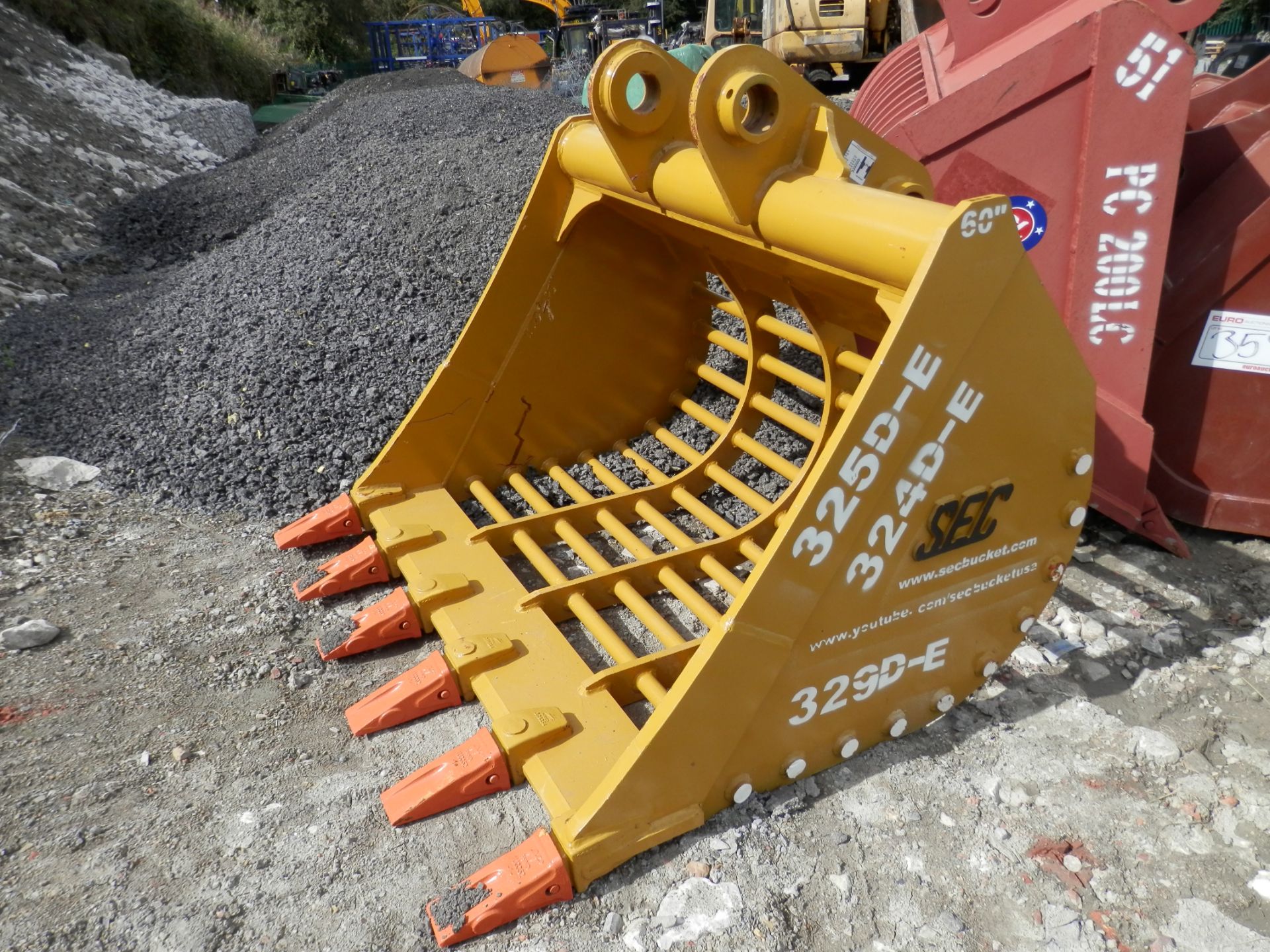 DS - NEW UNUSED RIDDLE BUCKET 90MM PIN, 353. TO FIT CAT 325D, KOMATSU PC300/340, JCB JS260 ETC.   AS - Image 3 of 4