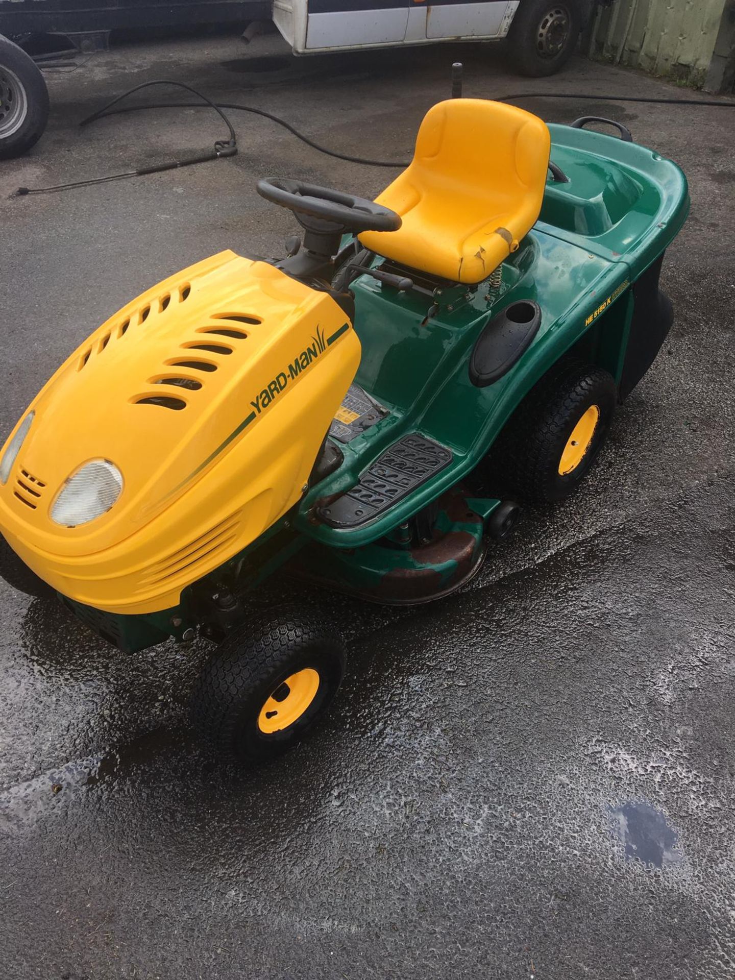 YARD-MAN HE5150K HYDRO RIDE ON LAWN MOWER GREEN / YELLOW *NO VAT* - Image 4 of 13