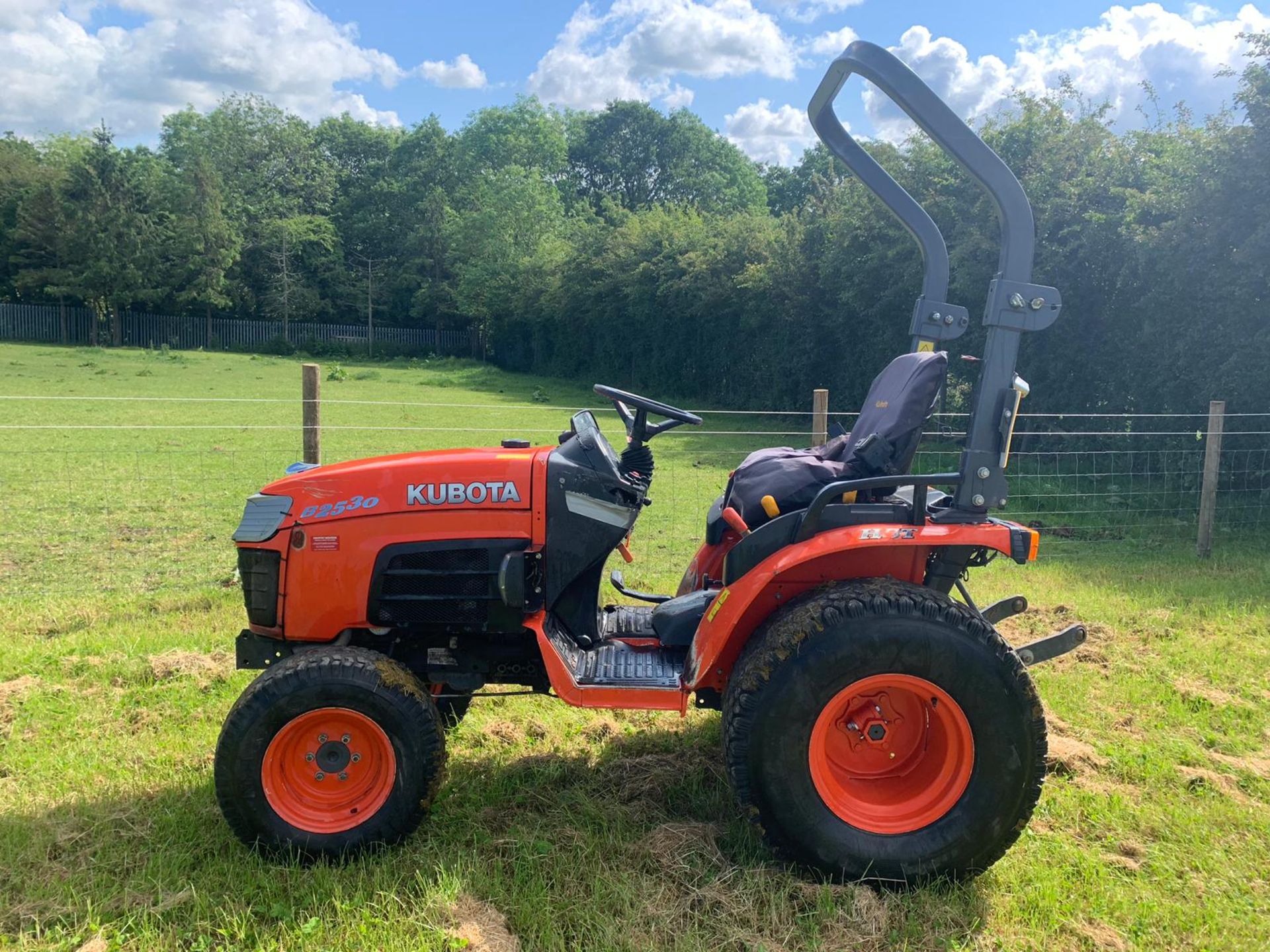 2017/17 REG KUBOTA B2530 COMPACT TRACTOR, RUNS AND WORKS, SHOWING 1989 HOURS *PLUS VAT* - Image 3 of 13