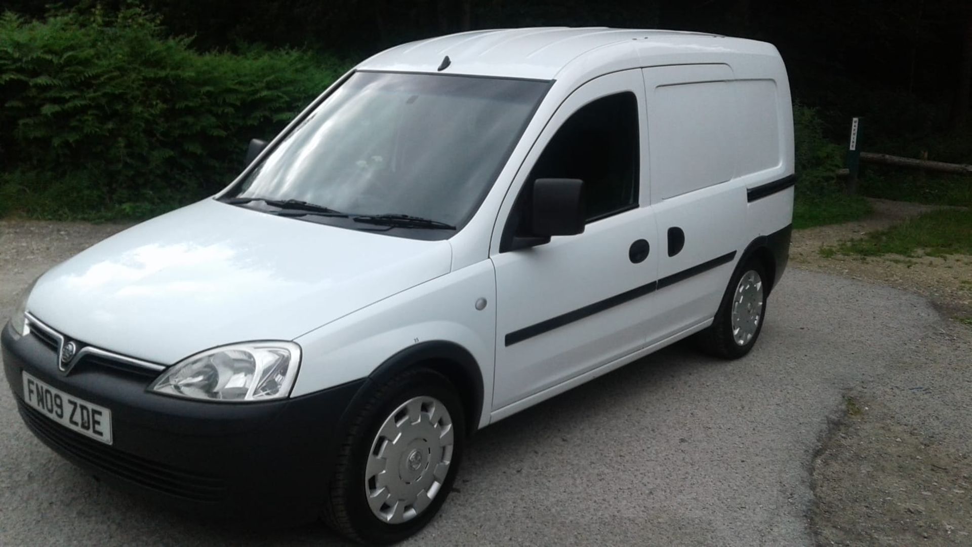 2009/09 REG VAUXHALL COMBO 2000 CDTI 1.25 WHITE DIESEL VAN, SHOWING 1 FORMER KEEPER *NO VAT* - Image 3 of 10