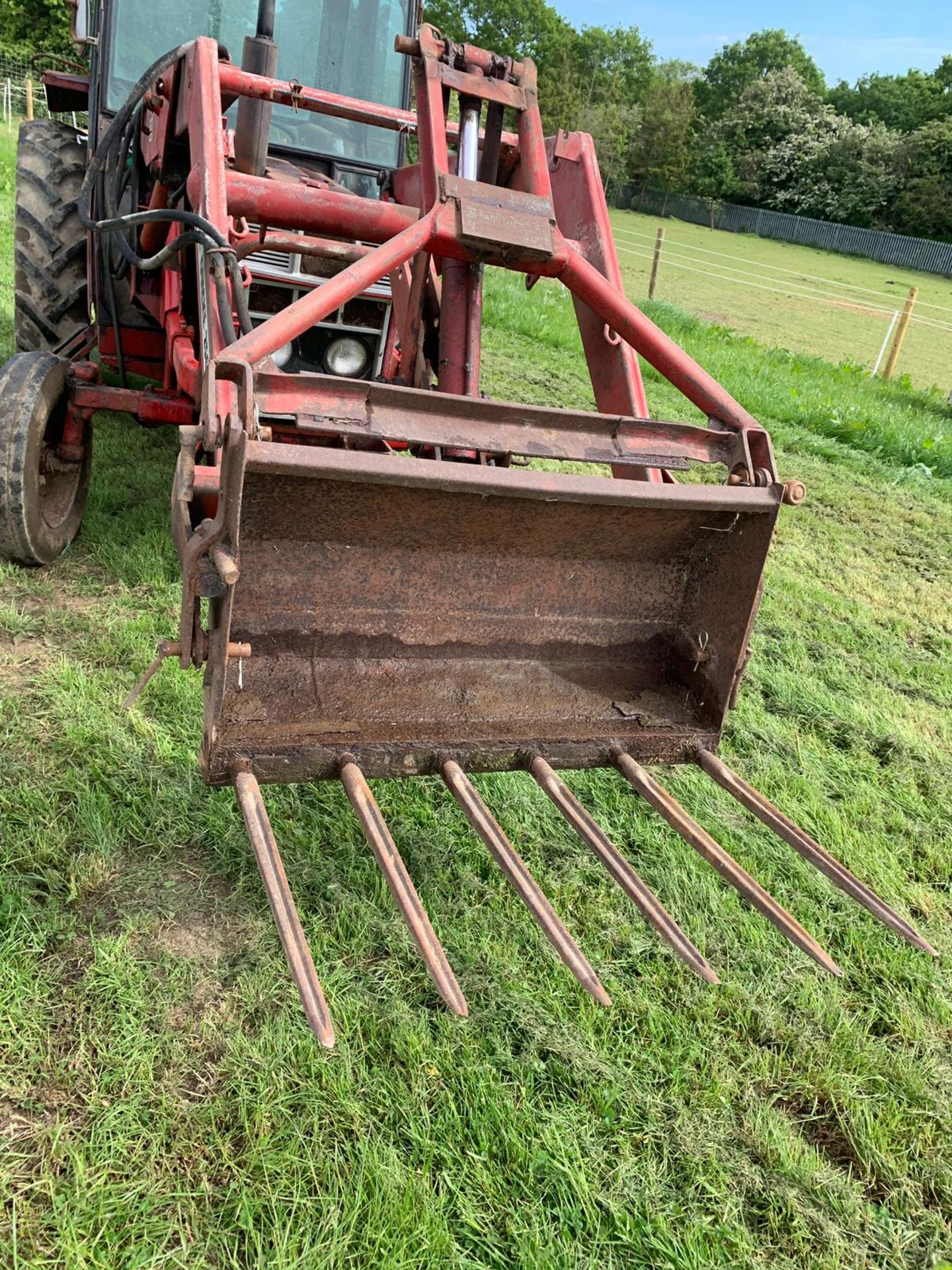 INTERNATIONAL 484 TRACTOR CW QUICKE 2560 FRONT LOADER, ONE PREVIOUS OWNER FROM NEW *PLUS VAT* - Image 11 of 13